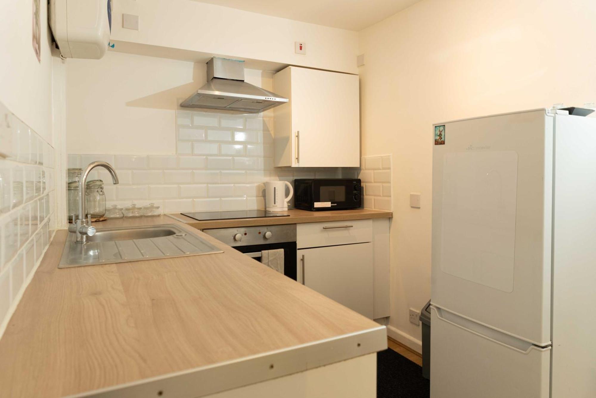 2 Bedroom Flat By Haggerston Station * London