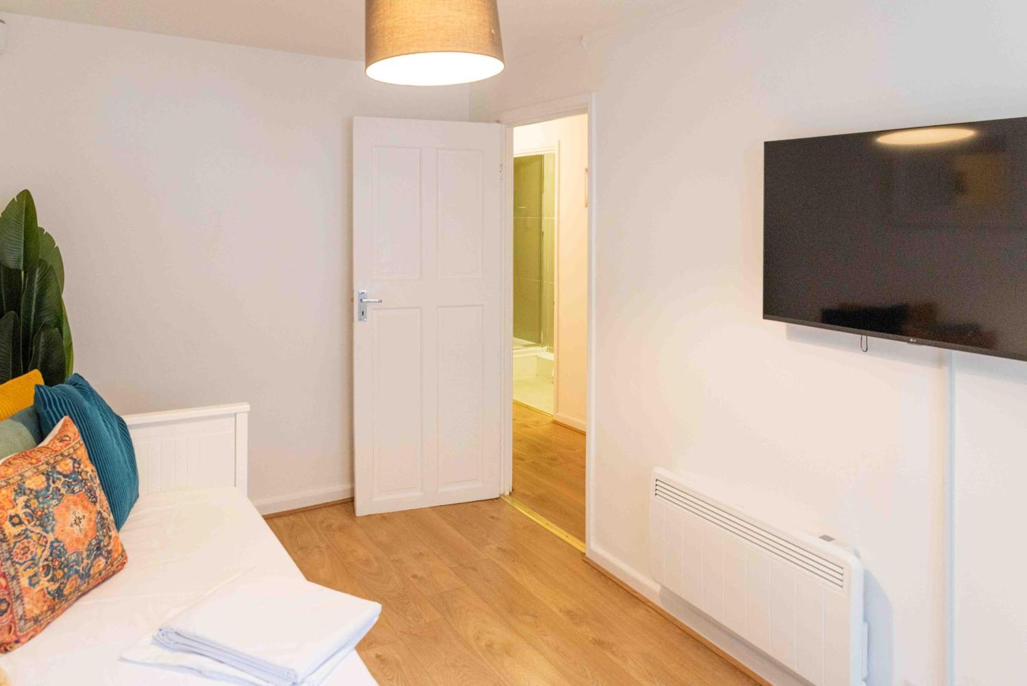 2 Bedroom Flat By Haggerston Station London