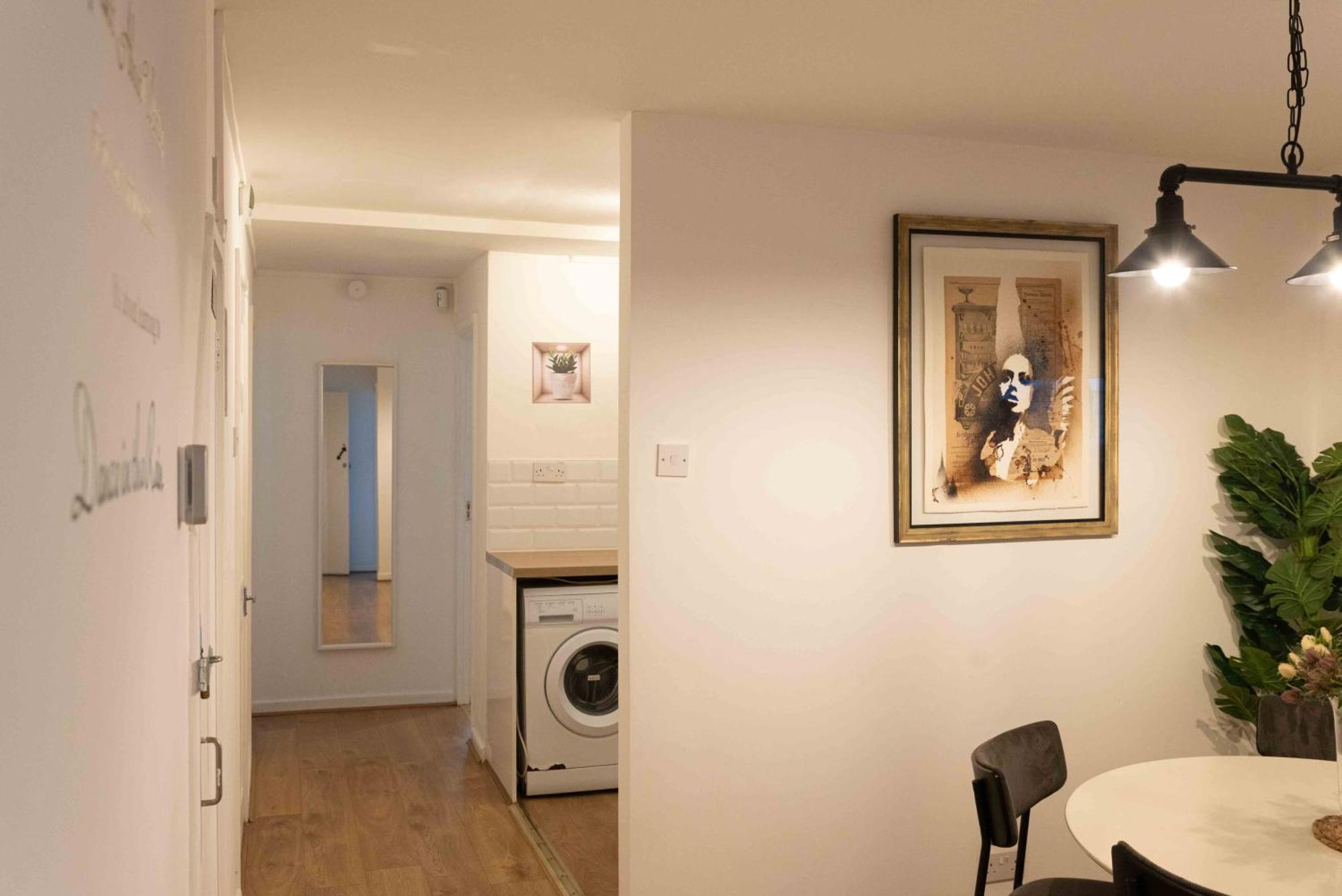 2 Bedroom Flat By Haggerston Station * London