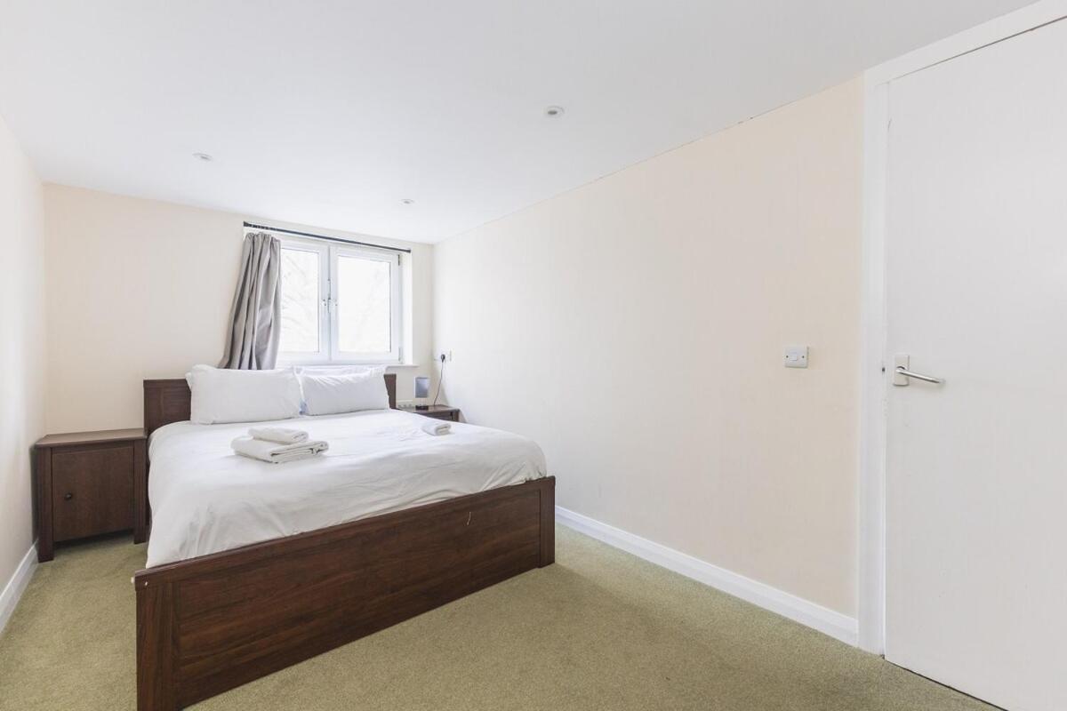 Apartment Spacious & Trendy 4-Bed Near River Thames London