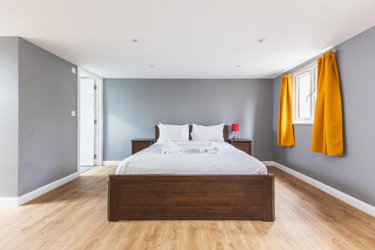 Apartment Spacious & Trendy 4-Bed Near River Thames London