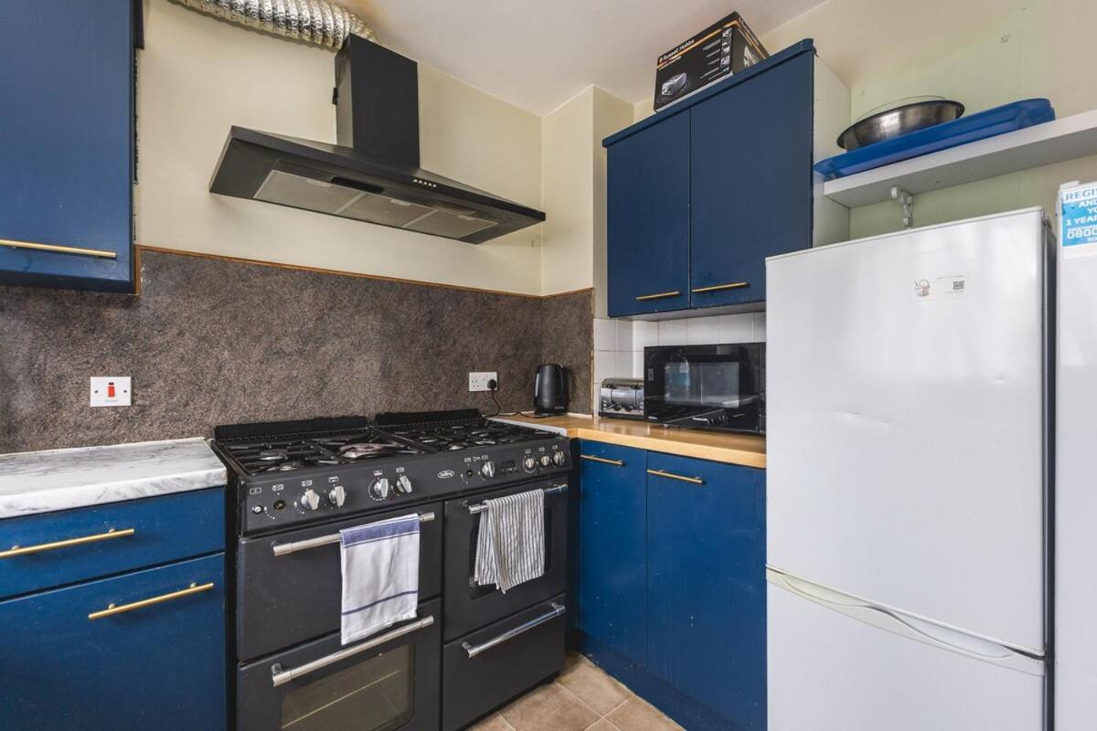 Apartment Spacious & Trendy 4-Bed Near River Thames