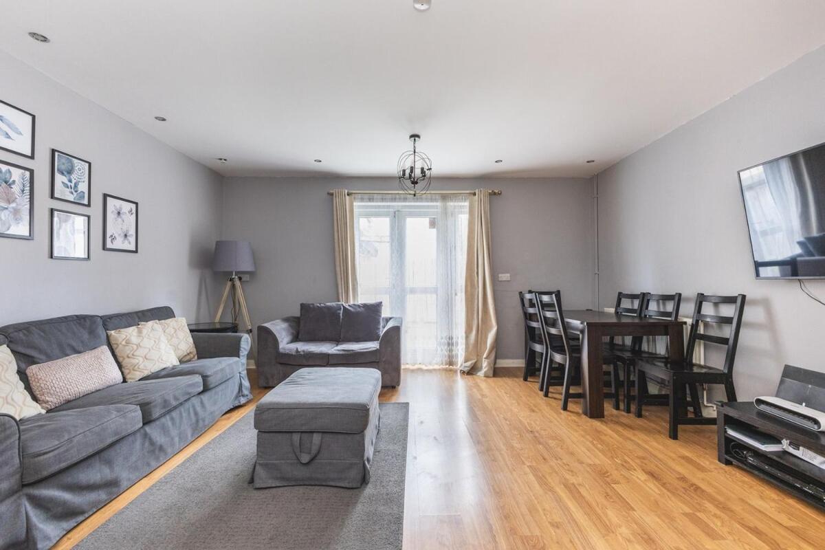 Apartment Spacious & Trendy 4-Bed Near River Thames London