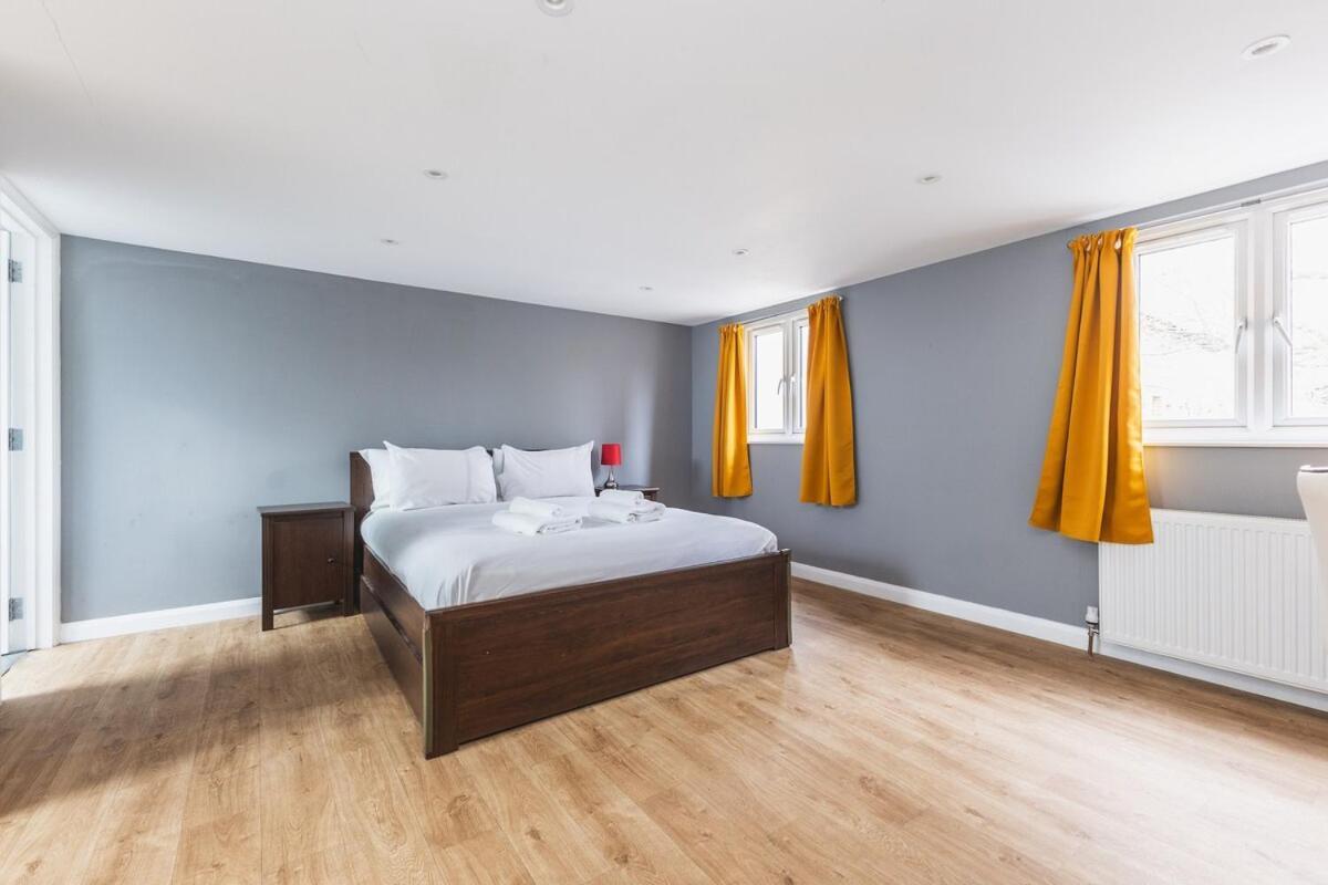 Apartment Spacious & Trendy 4-Bed Near River Thames London