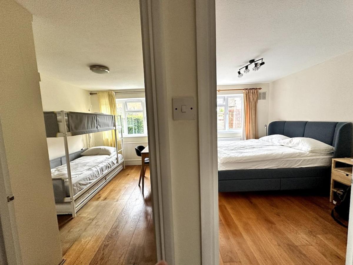 Quiet Two-bedroom Flat In Chiswick * London