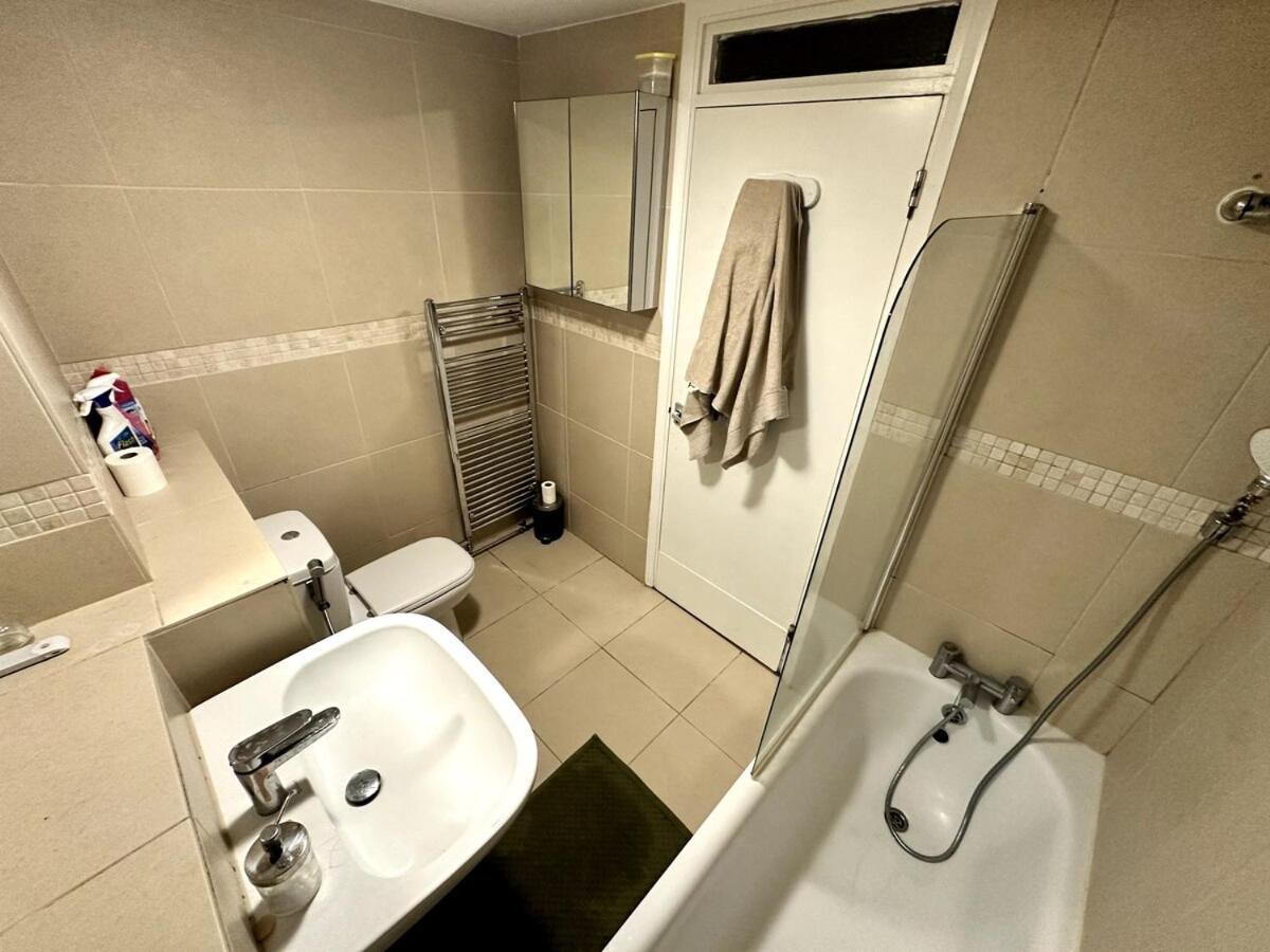 Apartment Quiet Two-bedroom Flat In Chiswick London