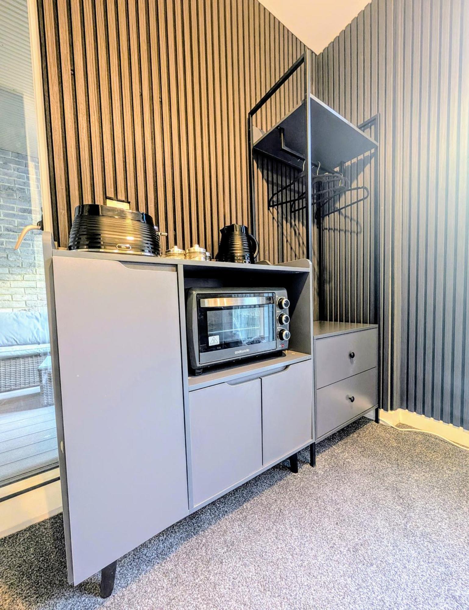 With Private Bathroom & Private Balcony * London
