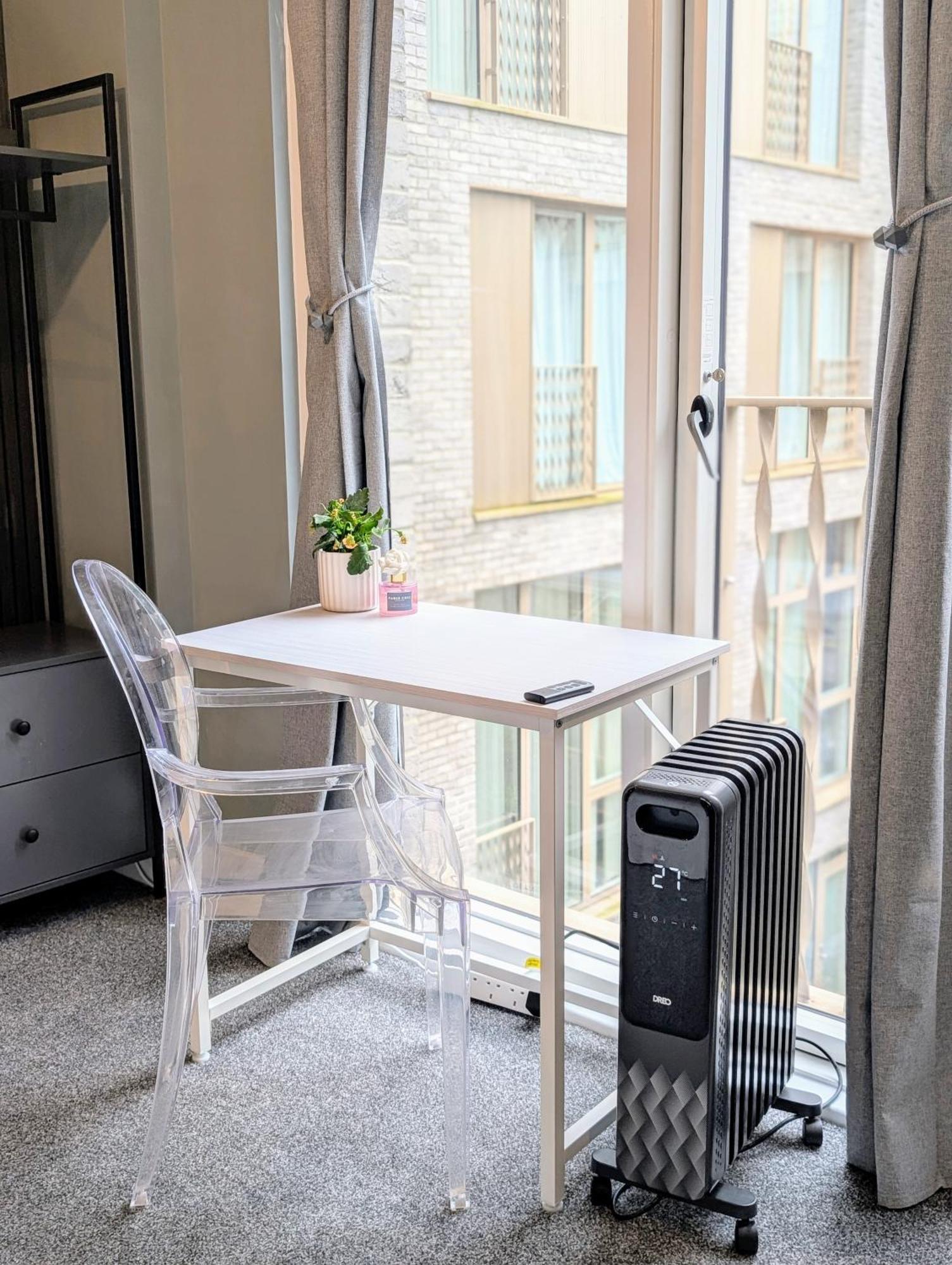 With Private Bathroom & Private Balcony * London