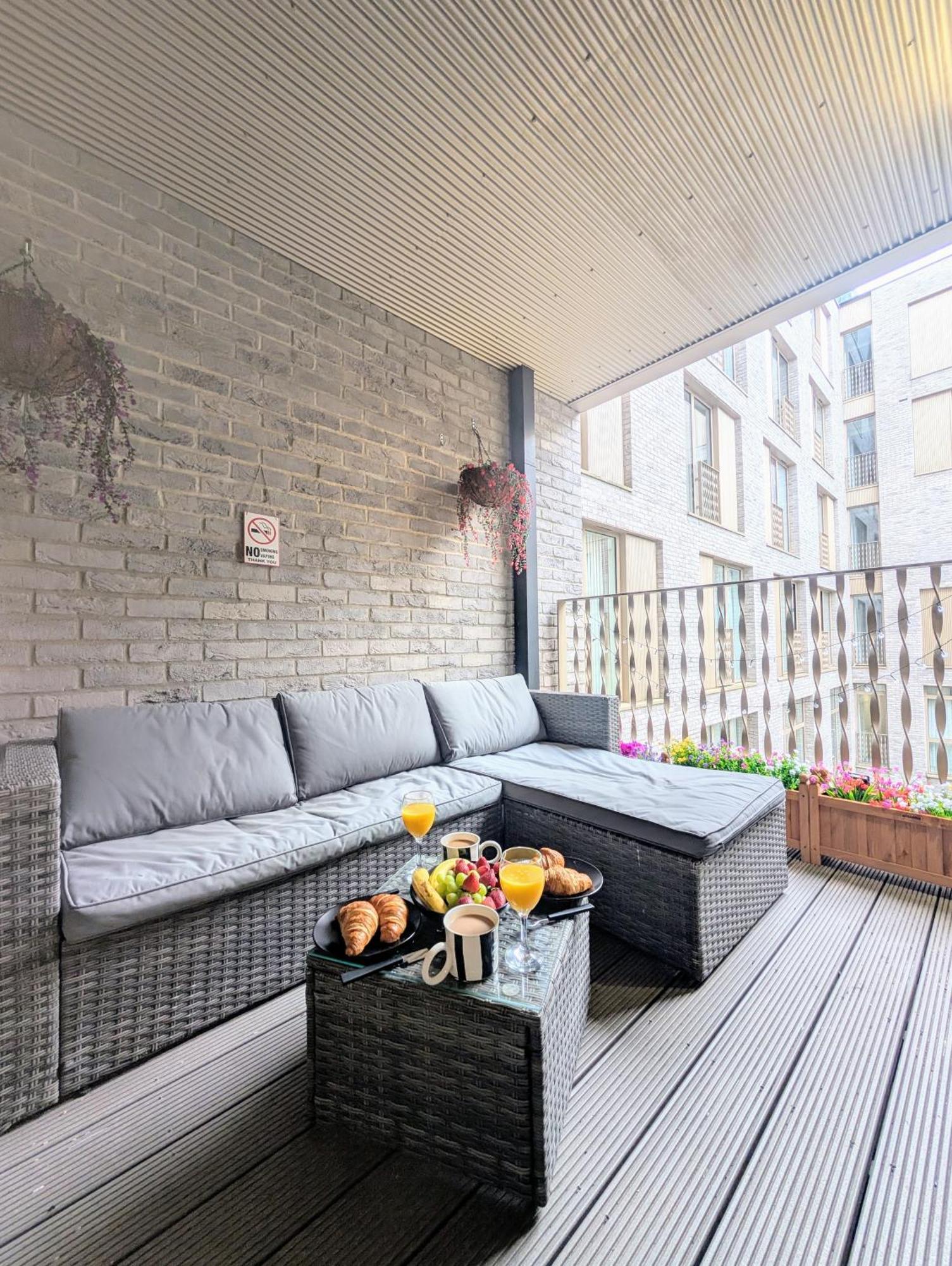 With Private Bathroom & Private Balcony Homestay