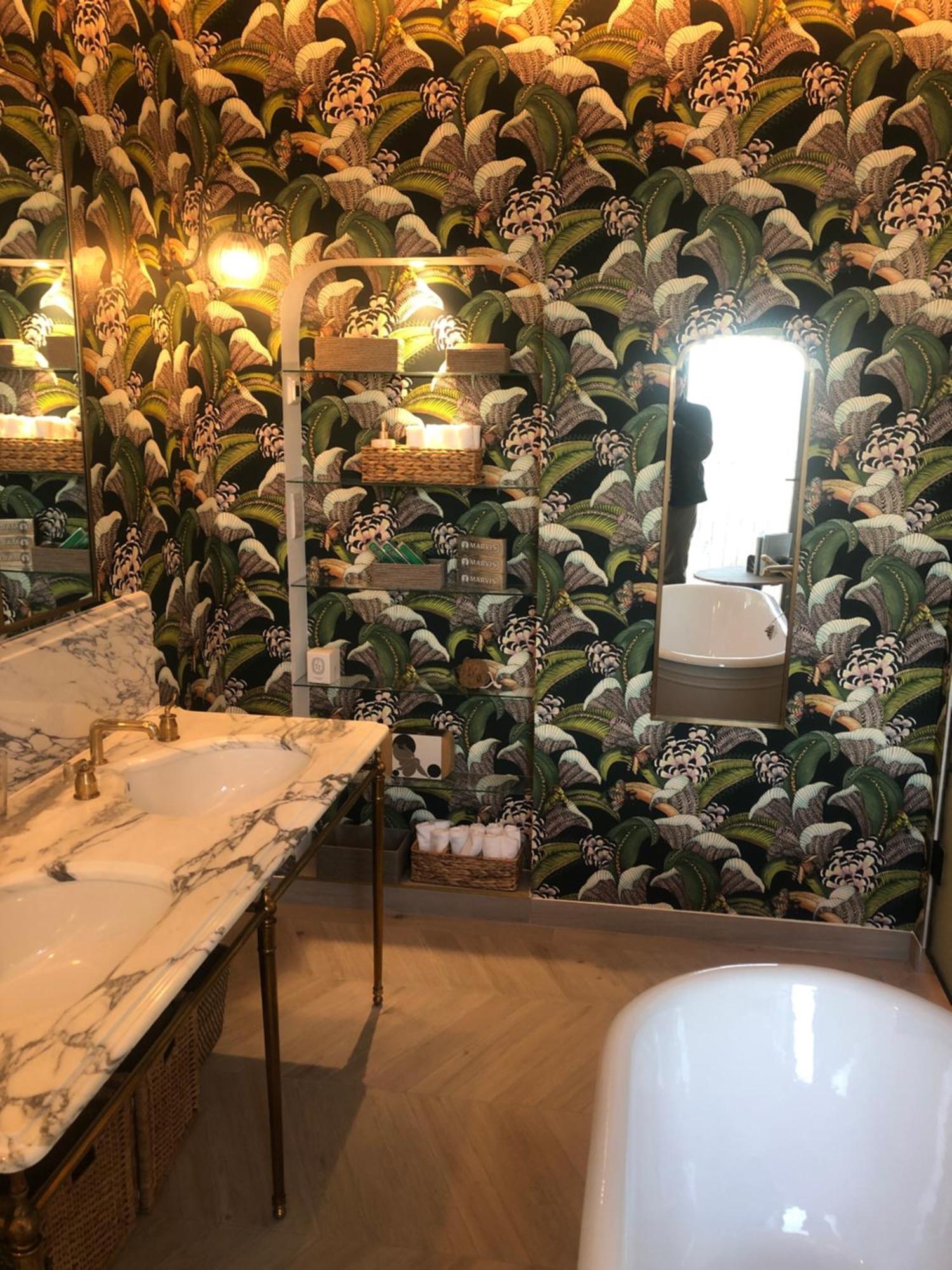 Brick Hotel *