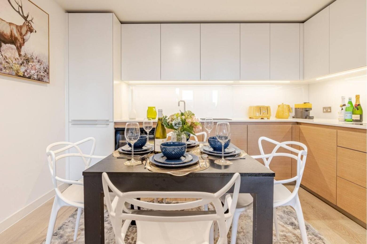 Luxe 2 Bed In Heart Of Soho Apartment *