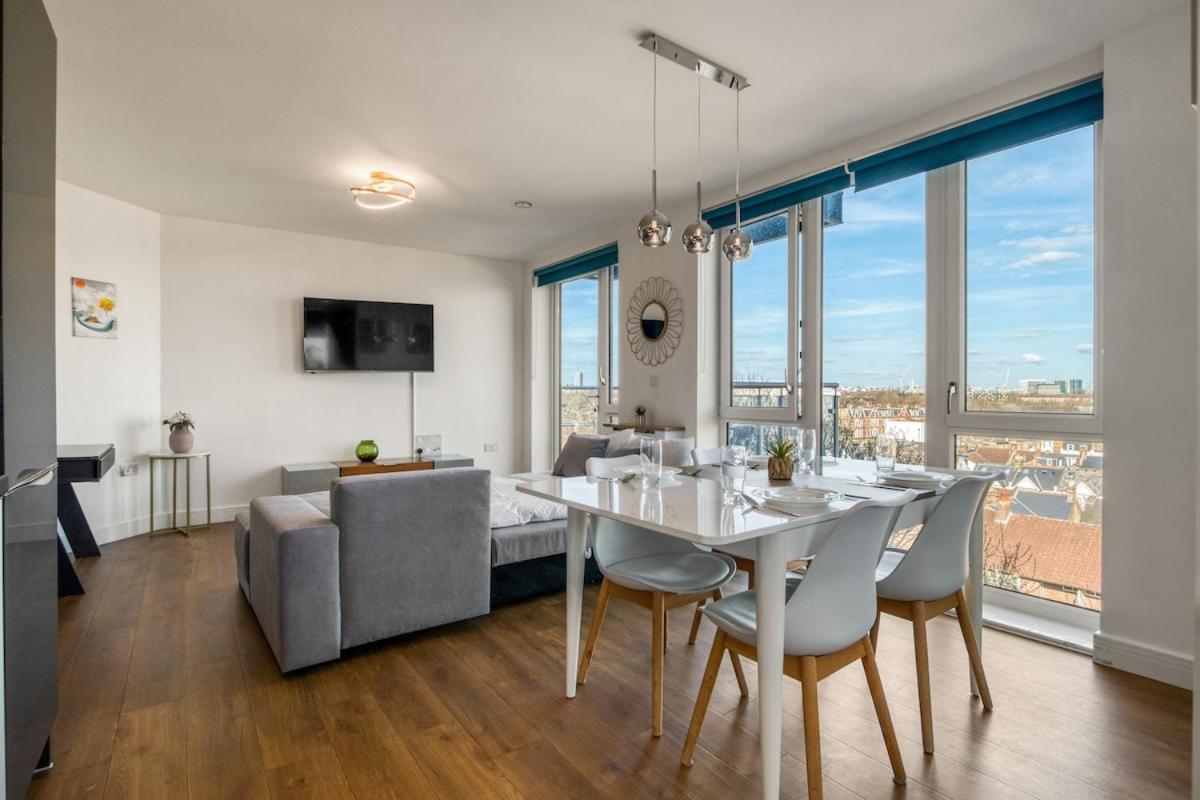 Modern Charming 2 Bed Flat With Amazing Views *