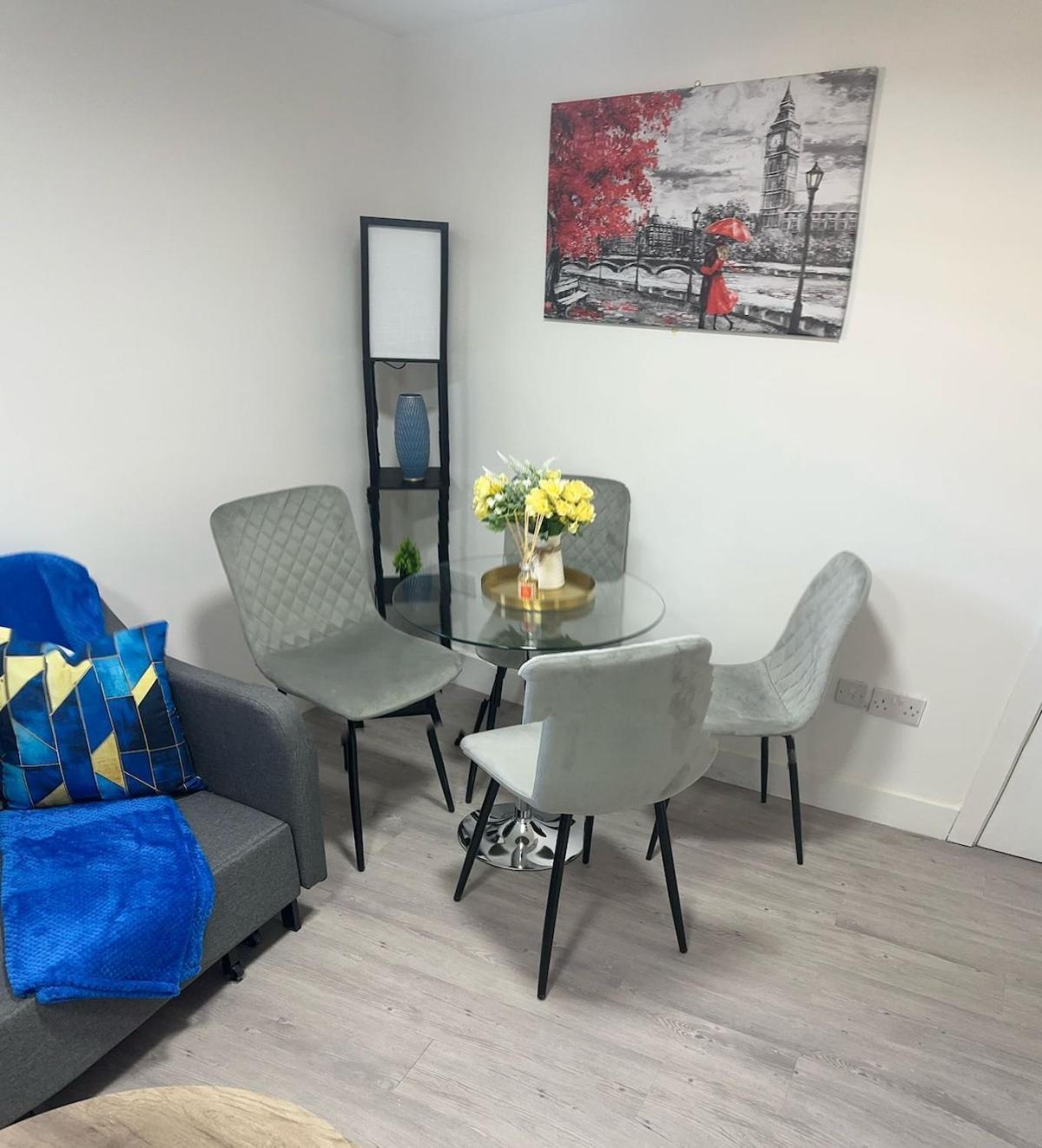 1b, Zone 2 Westbourne Park , Sleeps 4 * London