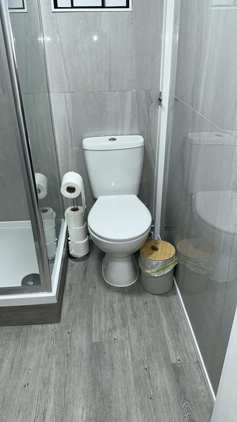 1b, Zone 2 Westbourne Park , Sleeps 4