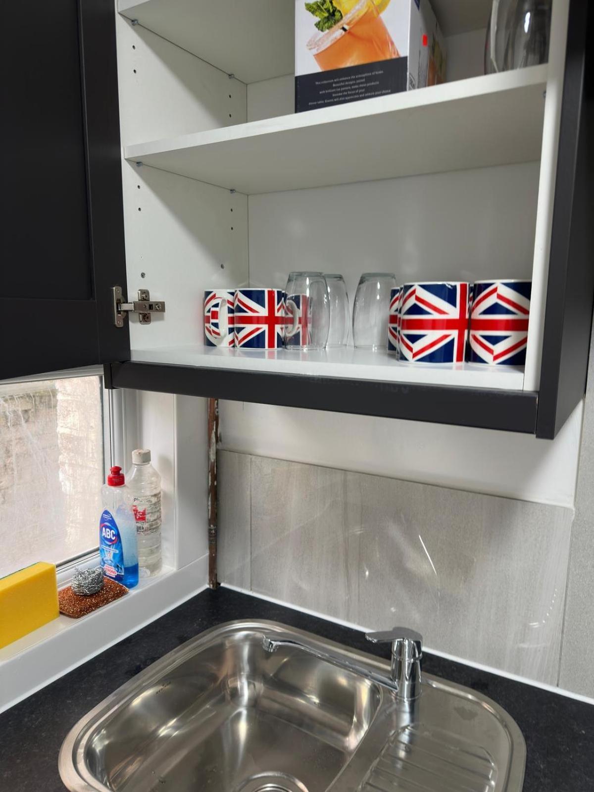 1b, Zone 2 Westbourne Park , Sleeps 4 Apartment