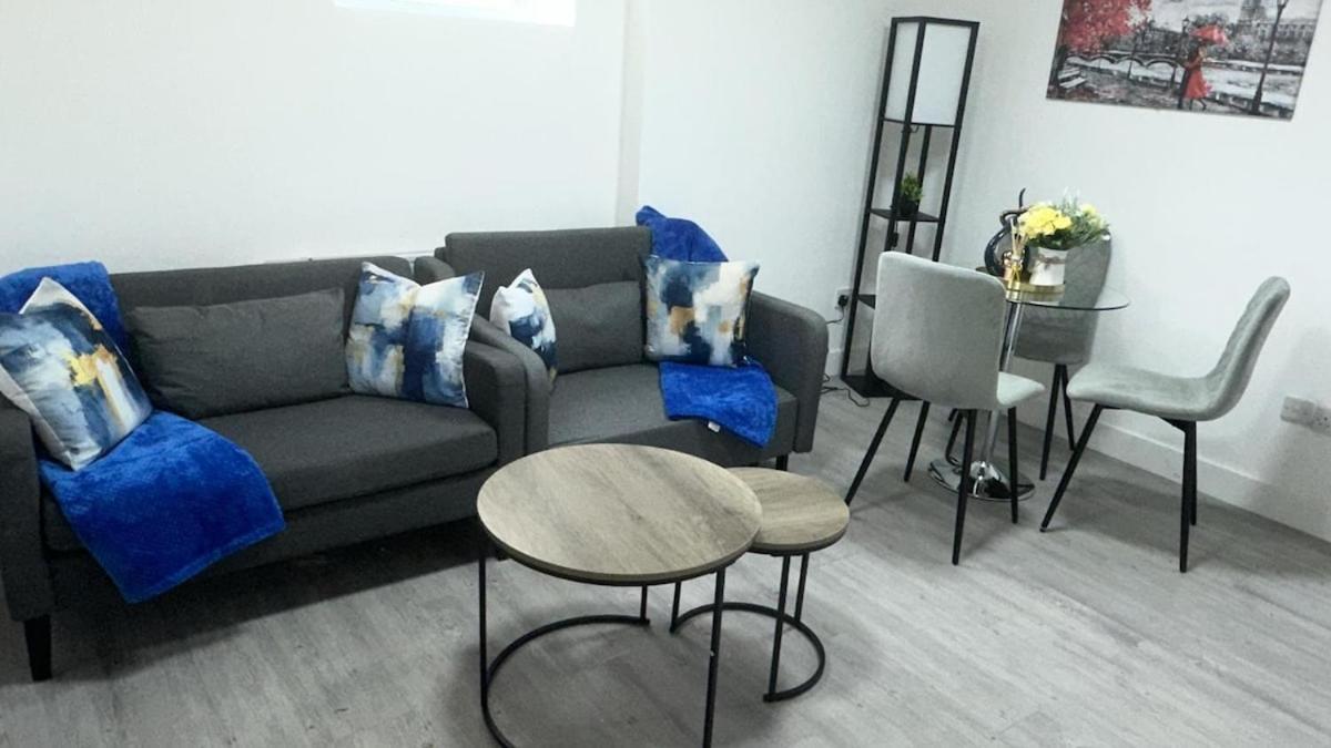 1b, Zone 2 Westbourne Park , Sleeps 4 Apartment London