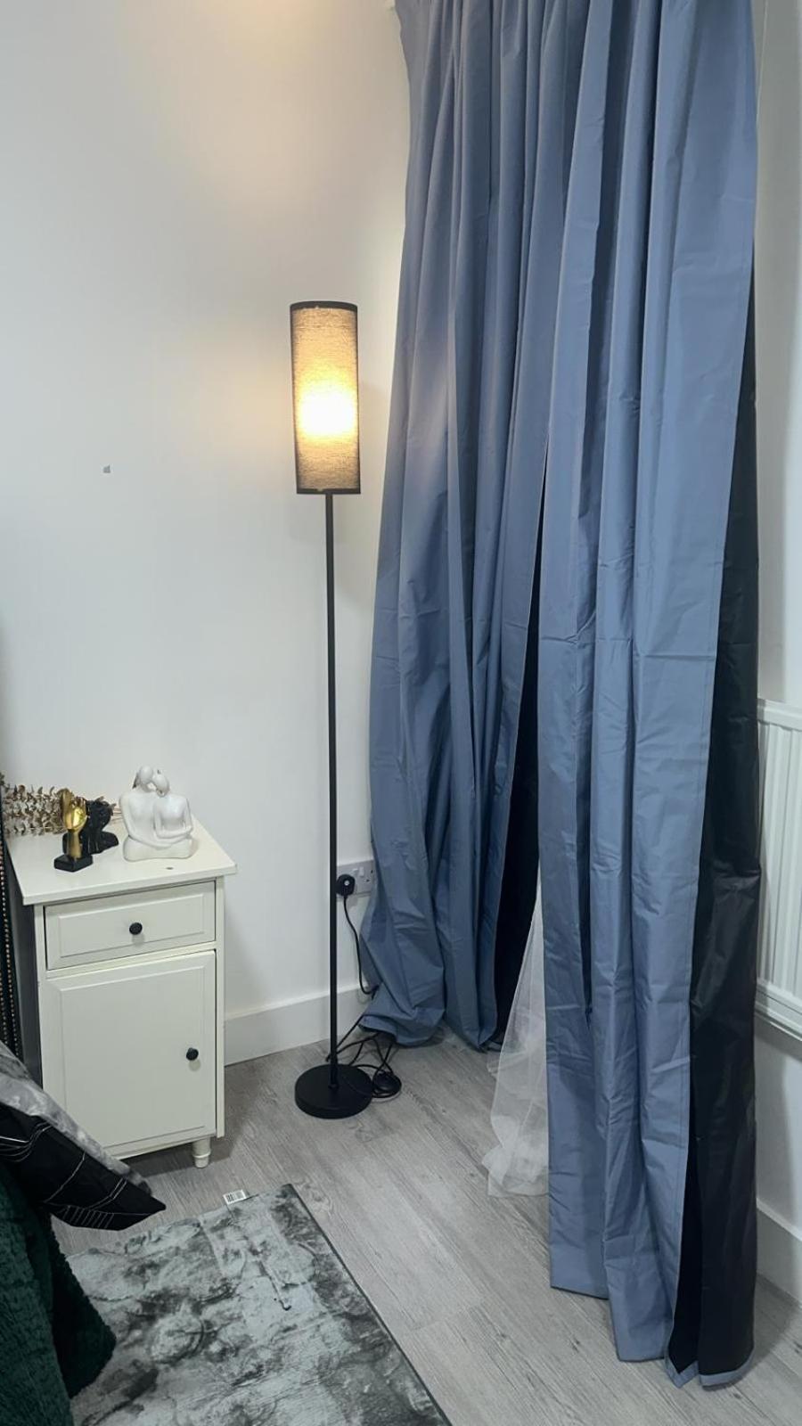 1b, Zone 2 Westbourne Park , Sleeps 4 London