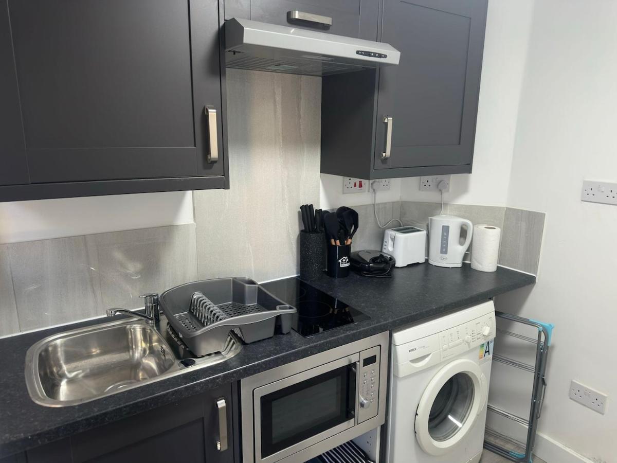 Apartment 1b, Zone 2 Westbourne Park , Sleeps 4