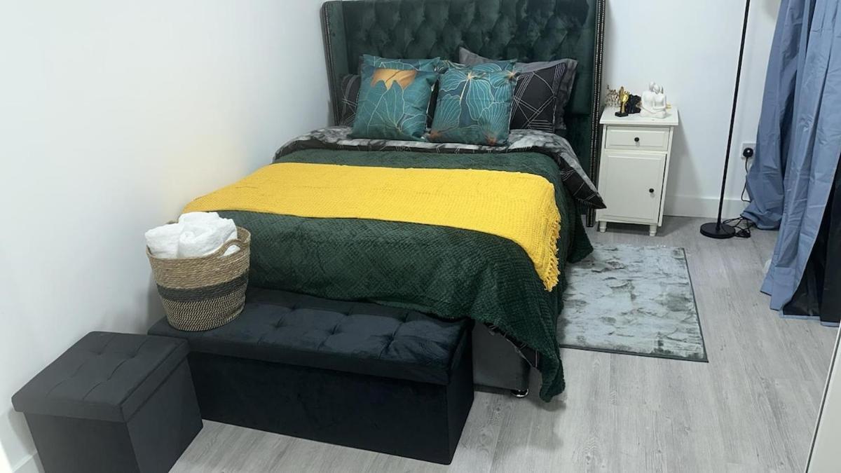 1b, Zone 2 Westbourne Park , Sleeps 4 Apartment London