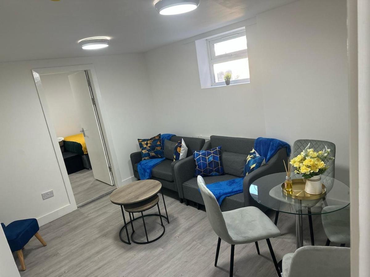 1b, Zone 2 Westbourne Park , Sleeps 4 *