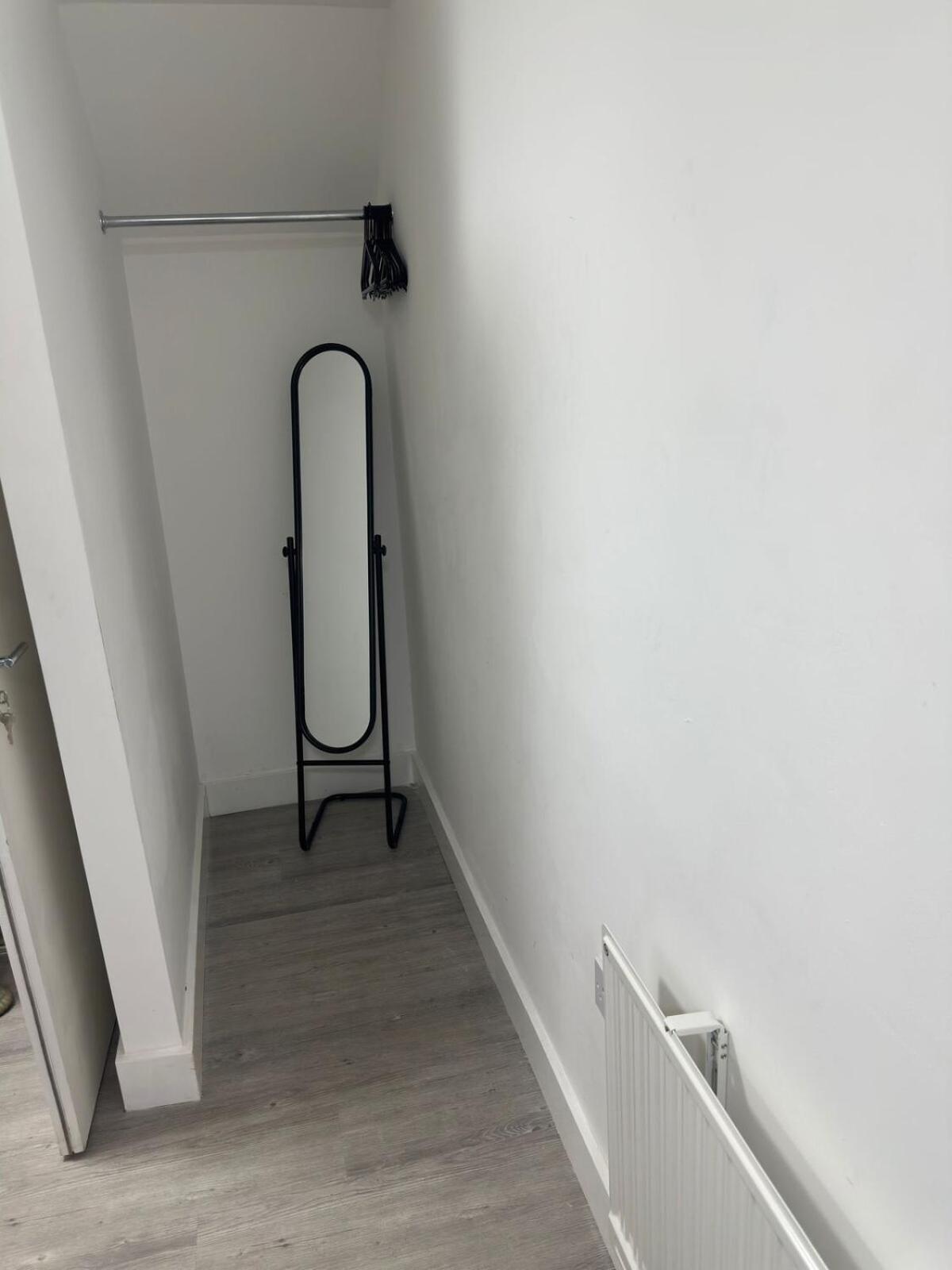 1b, Zone 2 Westbourne Park , Sleeps 4 London