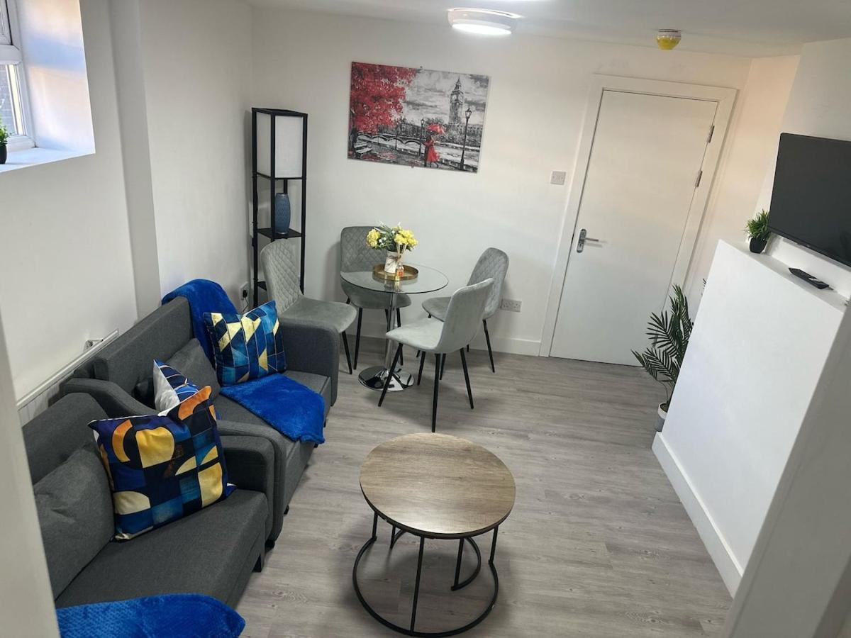 1b, Zone 2 Westbourne Park , Sleeps 4 * London