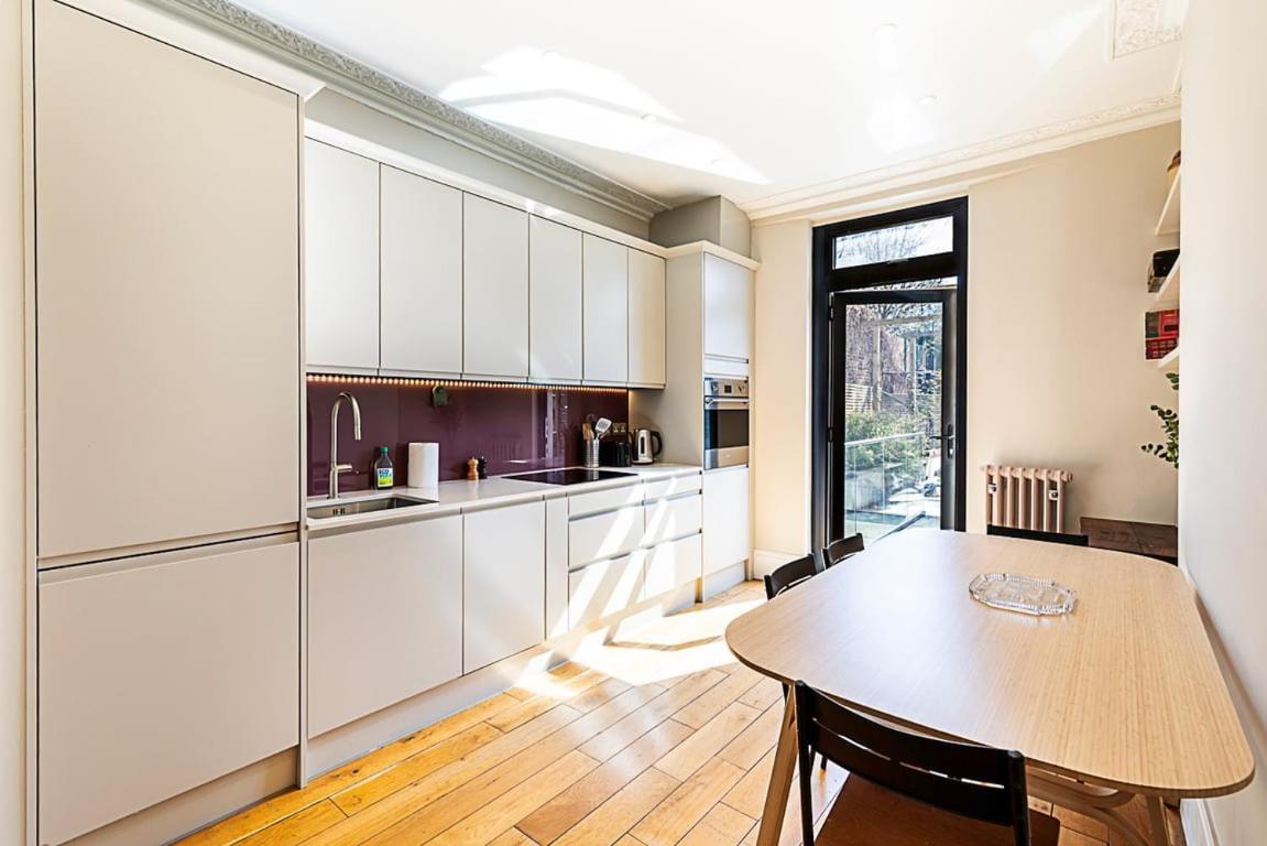 Stylish Kings Cross With Garden Retreat Apartment