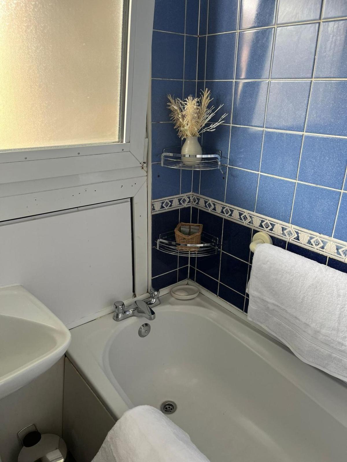 Lovely Spacious By Brick Lane Apartment