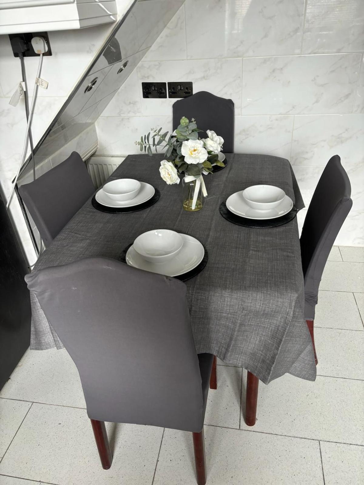 Lovely Spacious By Brick Lane Apartment *