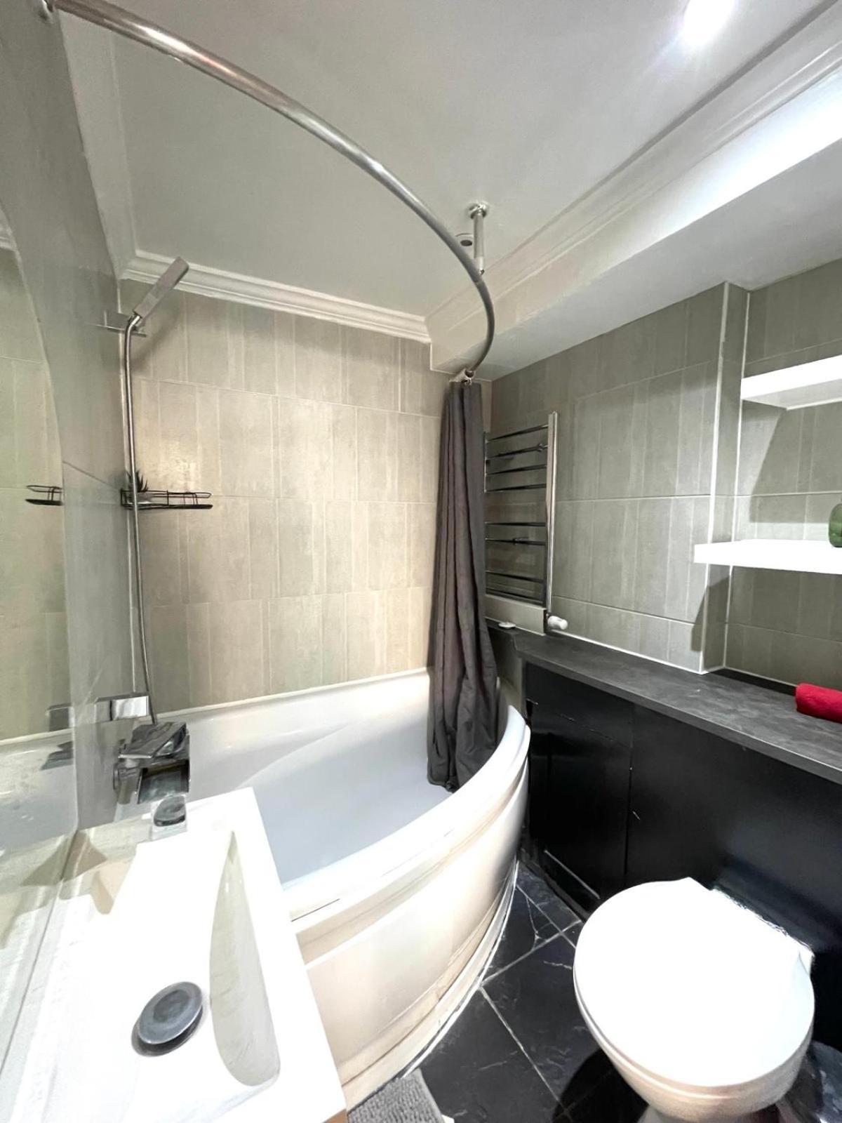 Homestay Charring Cross London, Prime Location