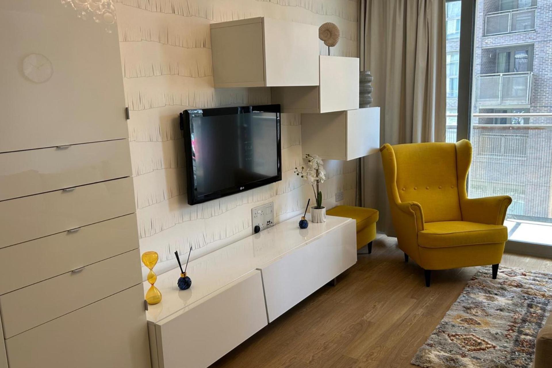 1-Bed Apt Sleeps 4 Central To Shops & Transport Londres