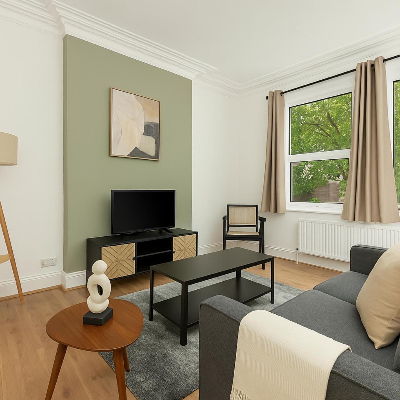 Stunning Two Bedroom In Acton Apartment
