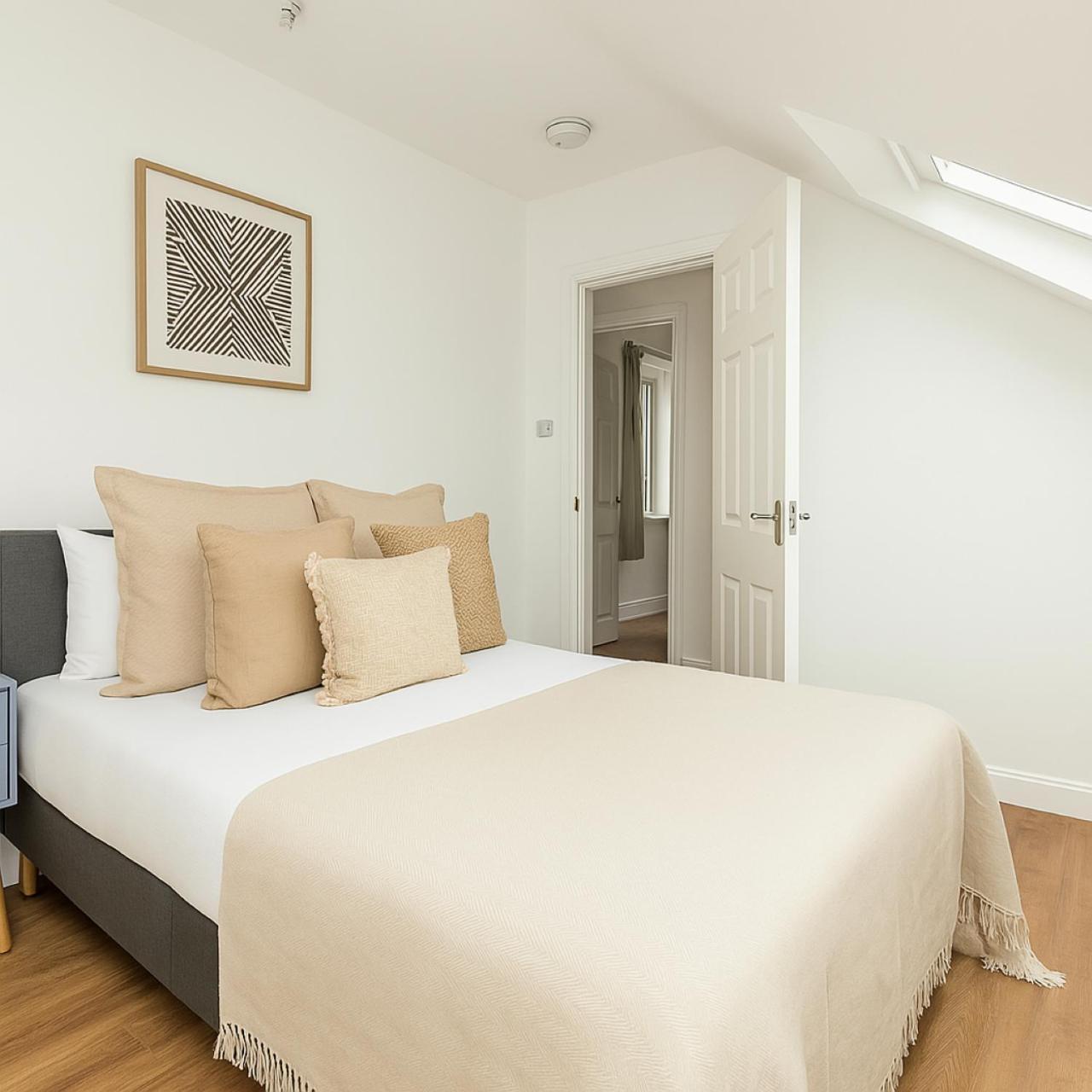 Apartment Stunning Two Bedroom In Acton London