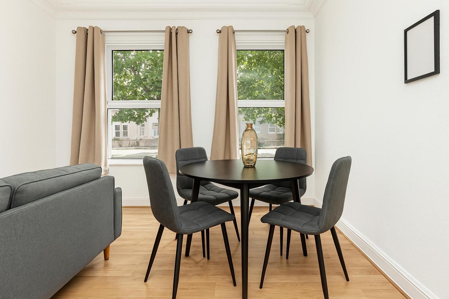 Stunning Two Bedroom In Acton London