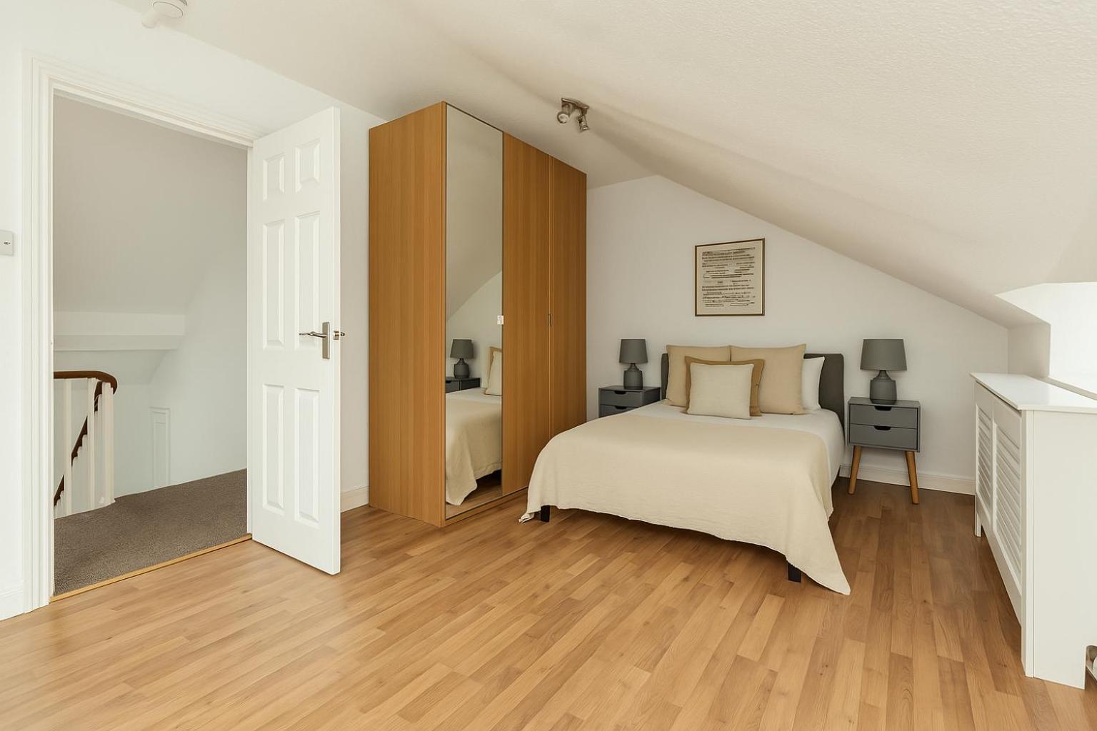 Apartment Stunning Two Bedroom In Acton *
