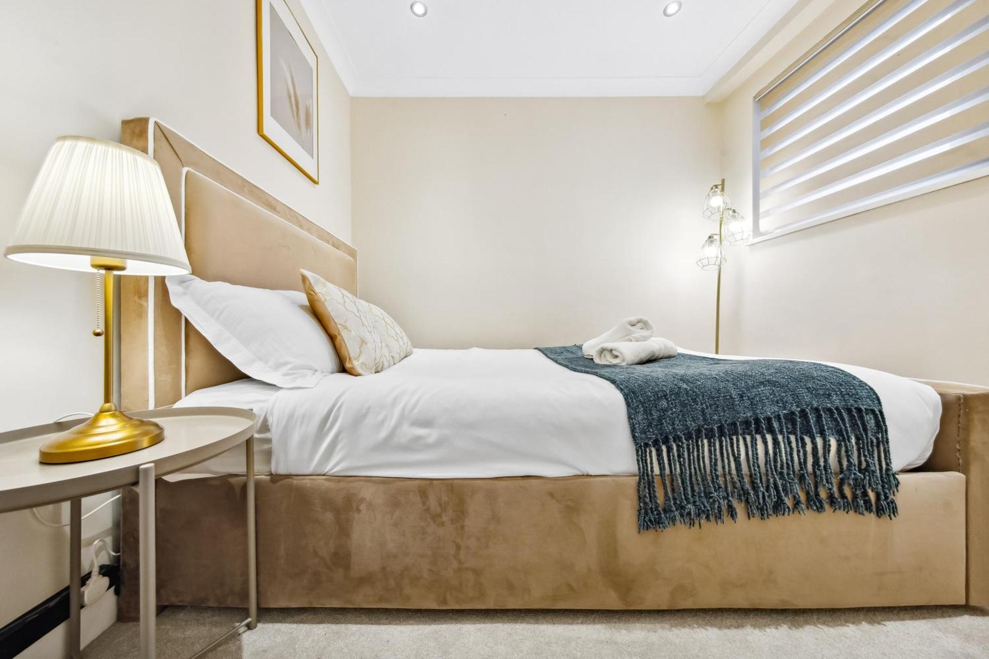 Ultra Luxury 4 Bedroom 3 Bathroom Knightsbridge Next To Harrods Apartment *