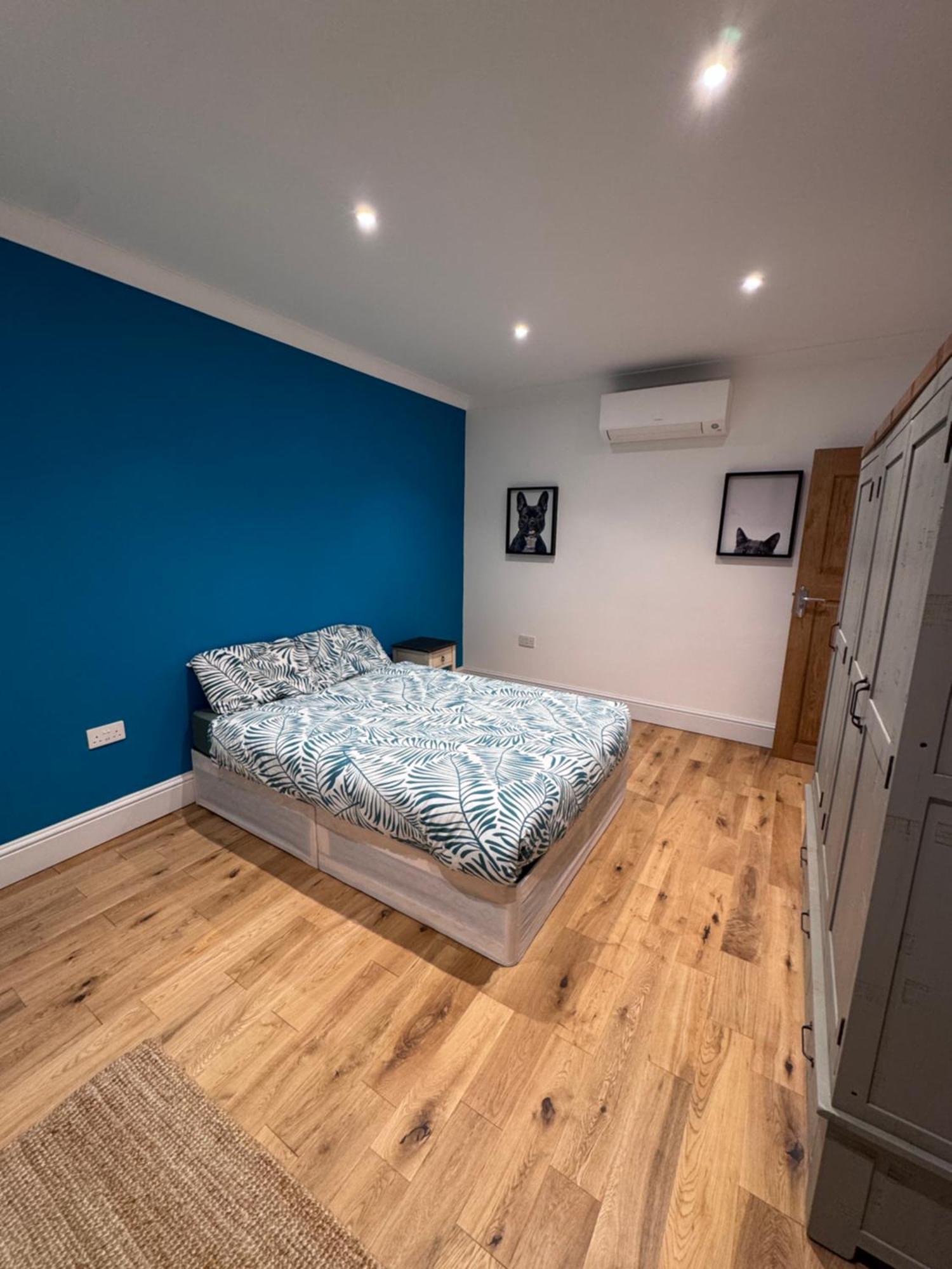 Homestay Downton Avenue London
