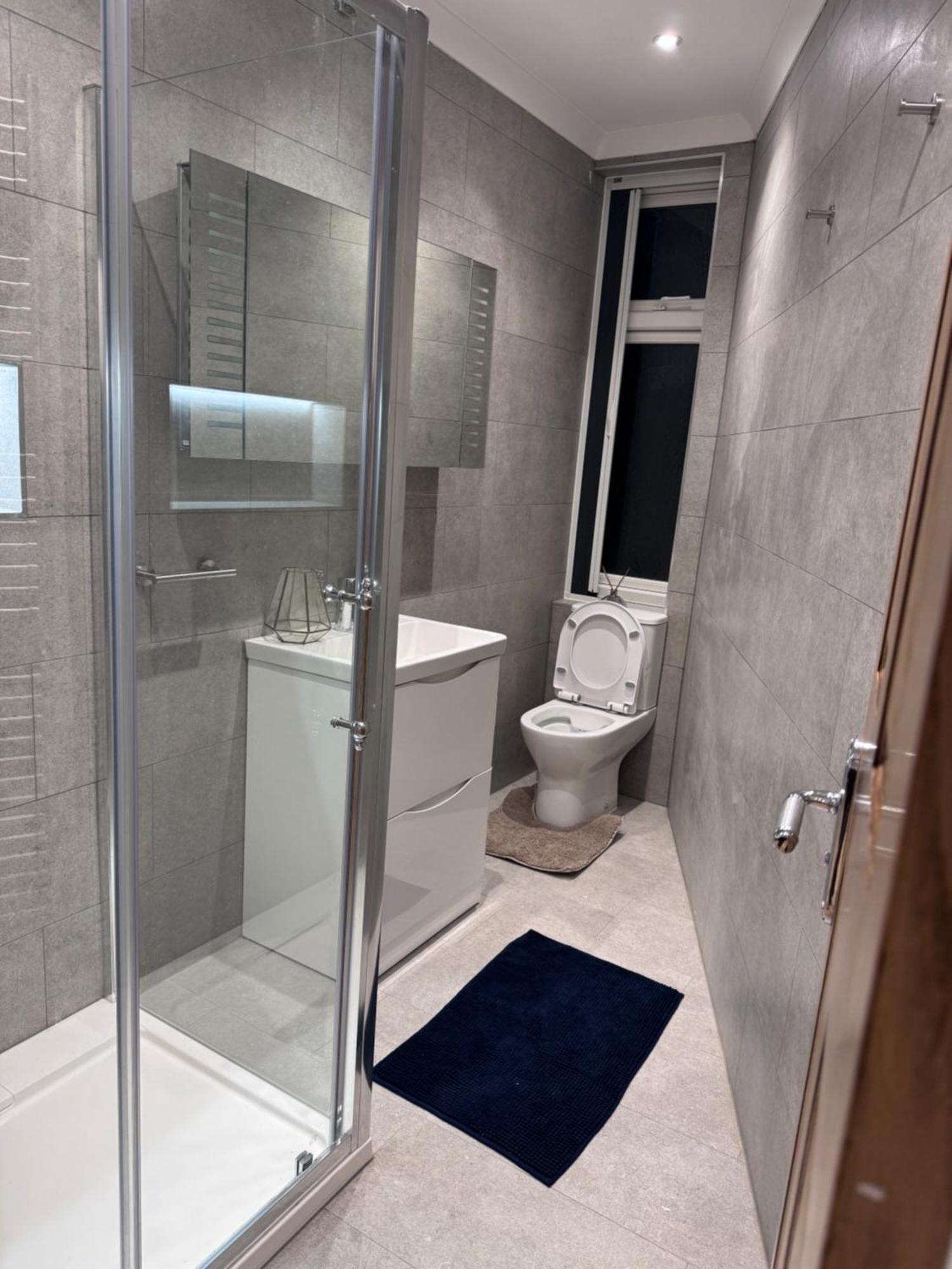 Homestay Downton Avenue London