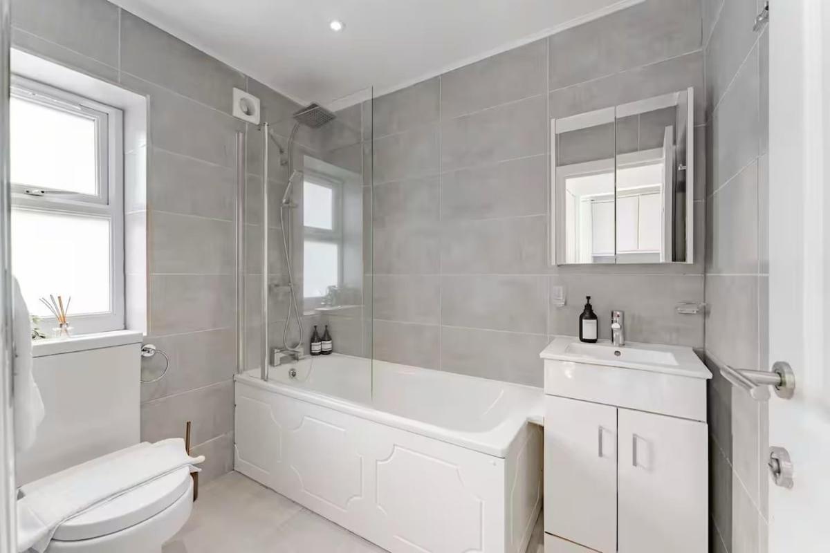 Apartment The Shamrock Sleek And Chic - Private Garden - Ground Floor - East - Sleeps 6