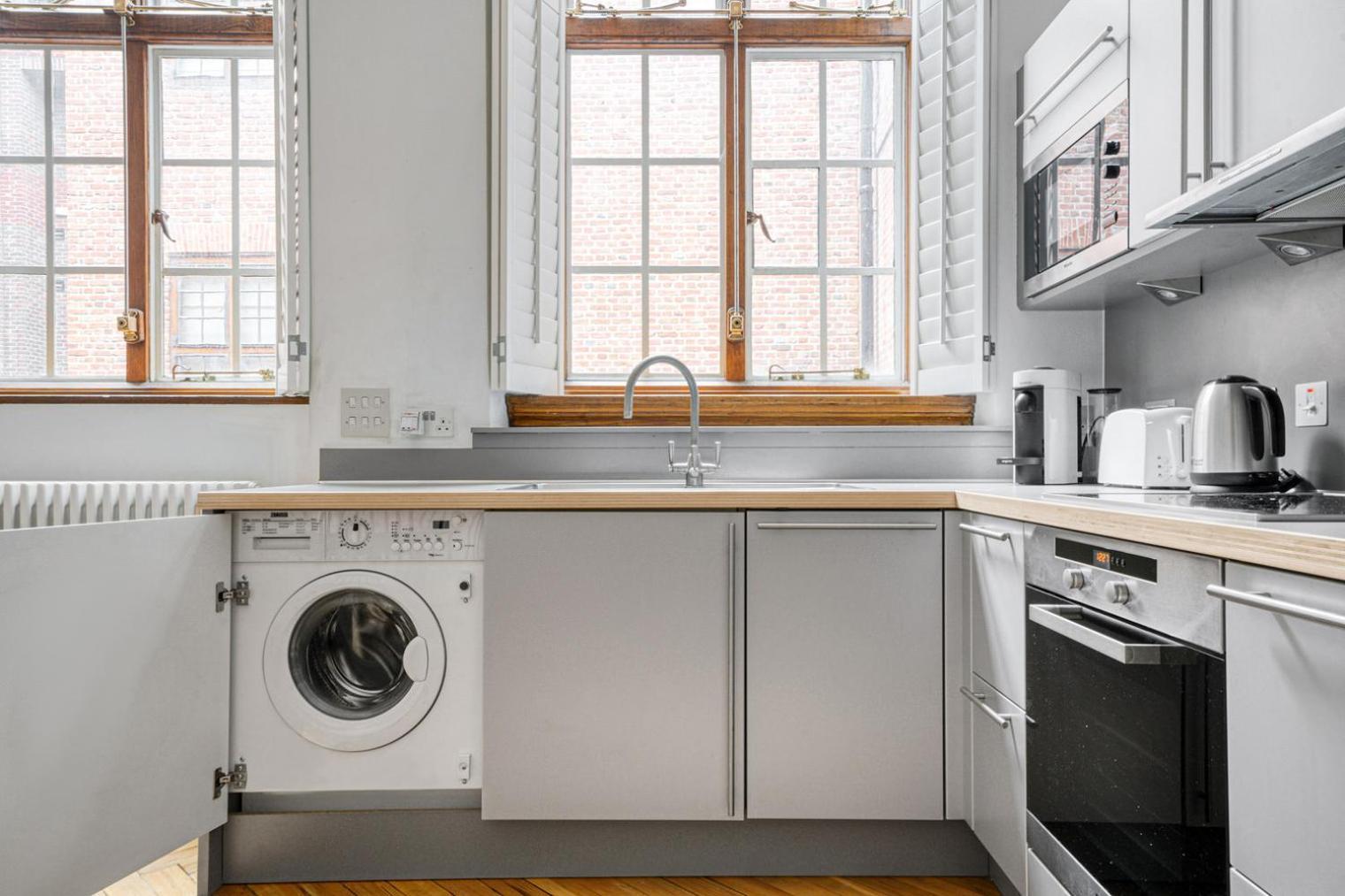 Blueground Holborn High Ceiling Nr Station Lon-84 Apartment *