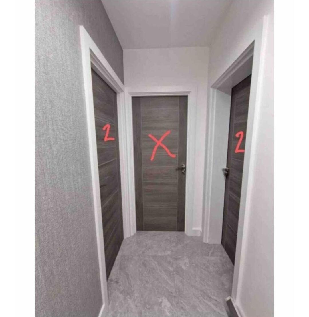 Scott Ellis 2 Apartment