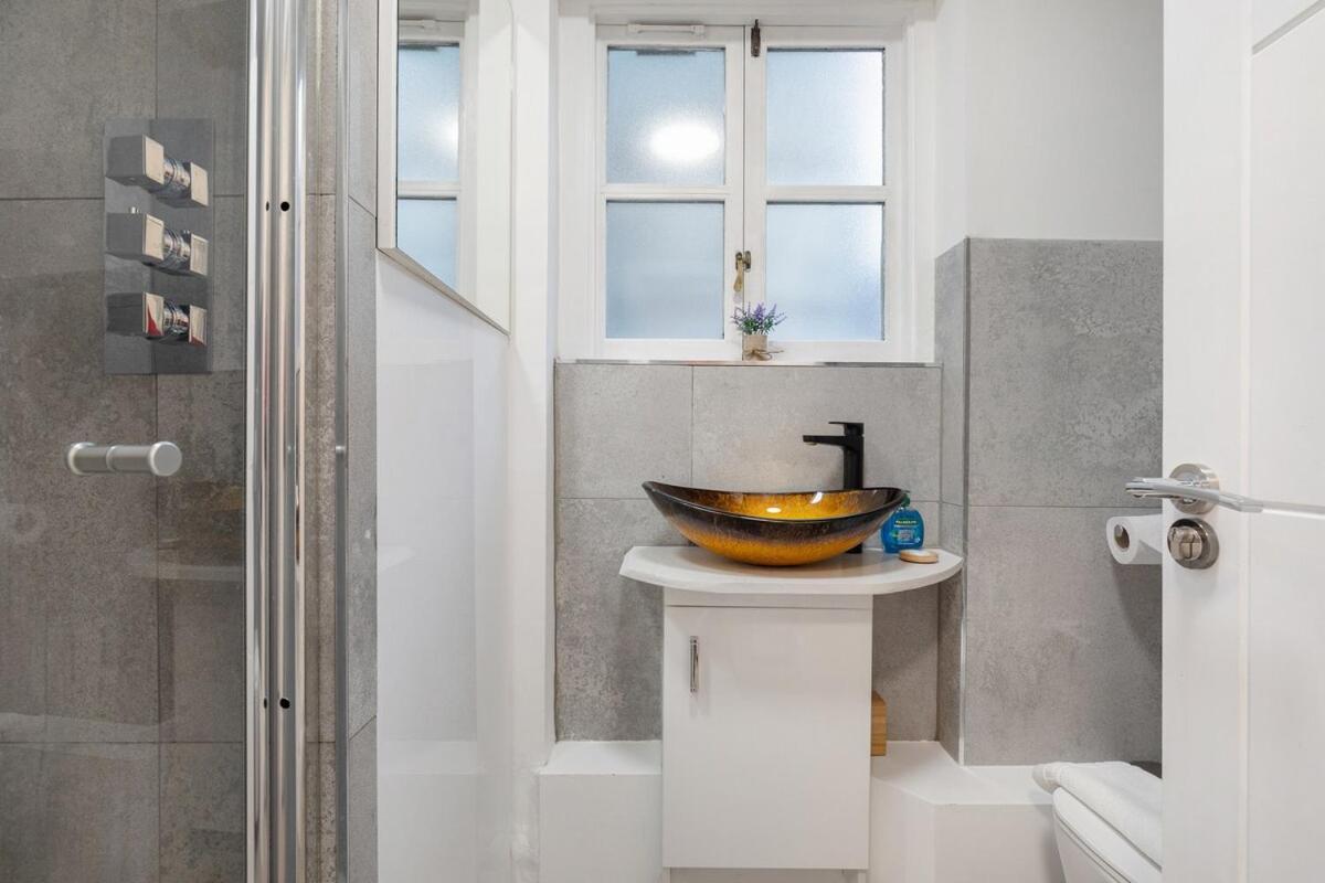 Scott Ellis 2 Apartment London