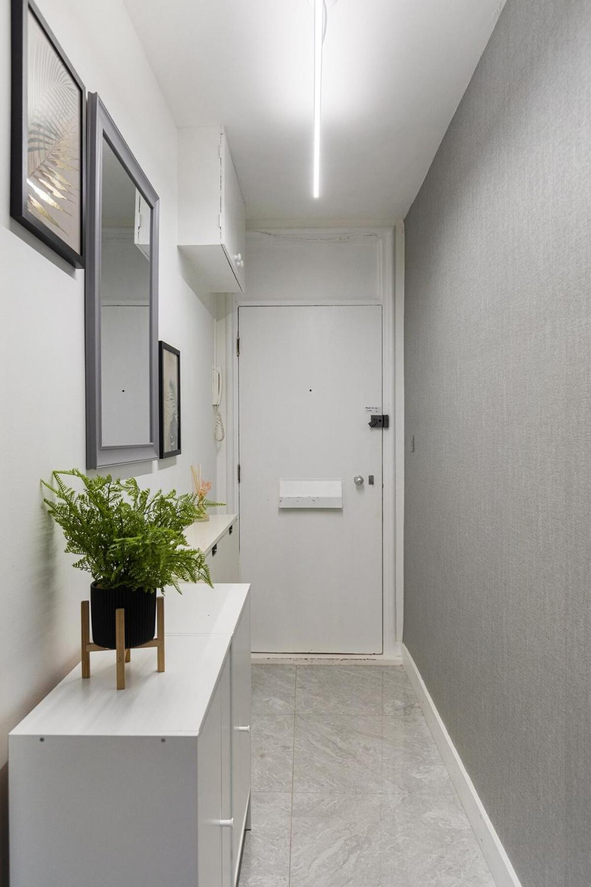 Apartment Scott Ellis 2 *