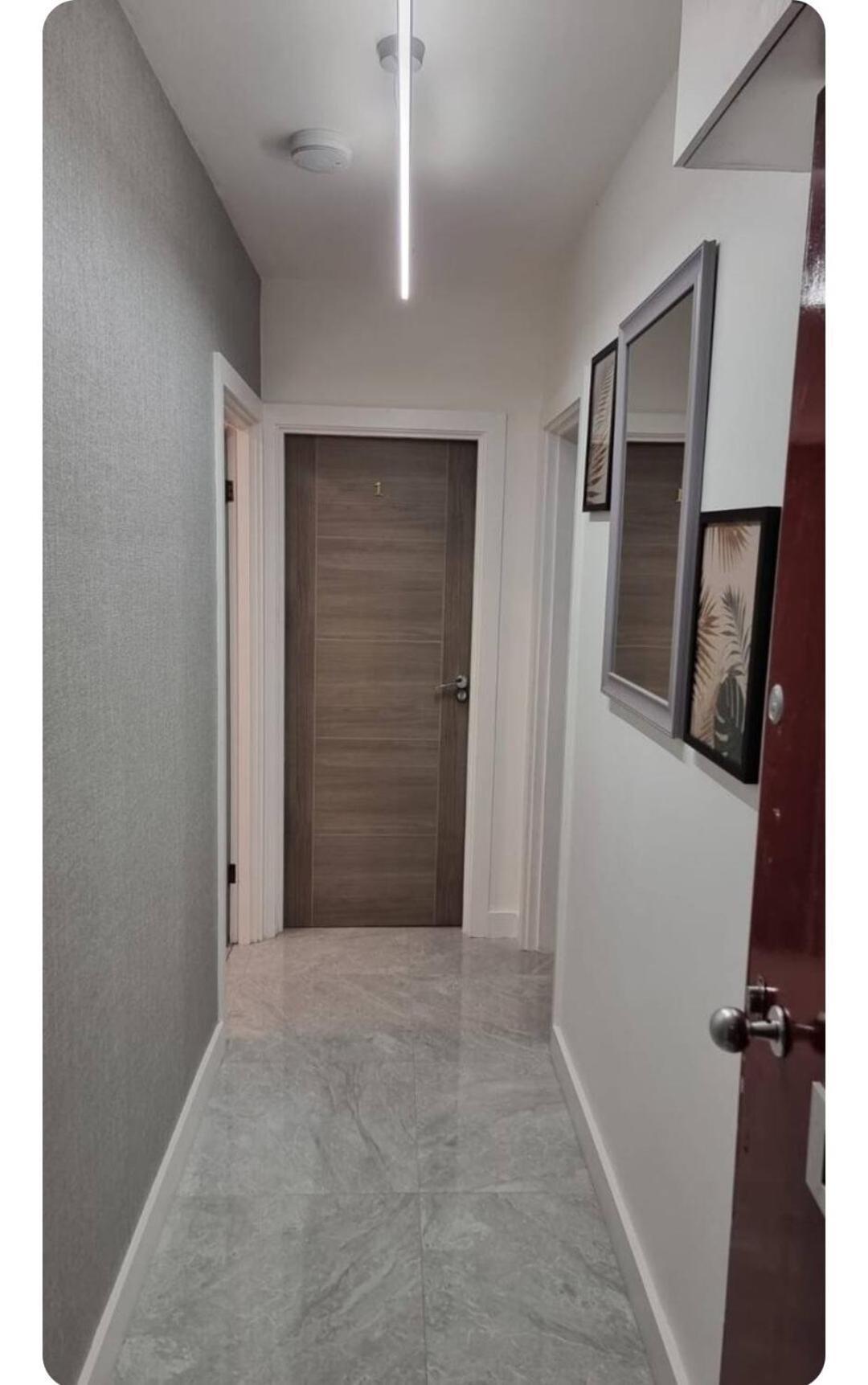 Scott Ellis 2 Apartment