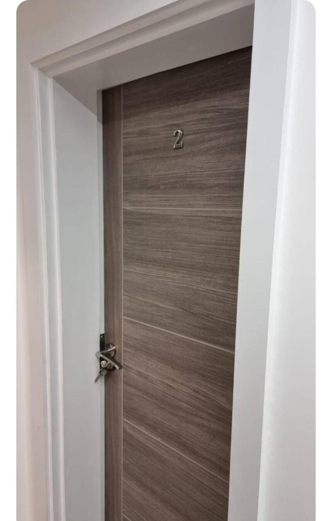 Apartment Scott Ellis 2 *