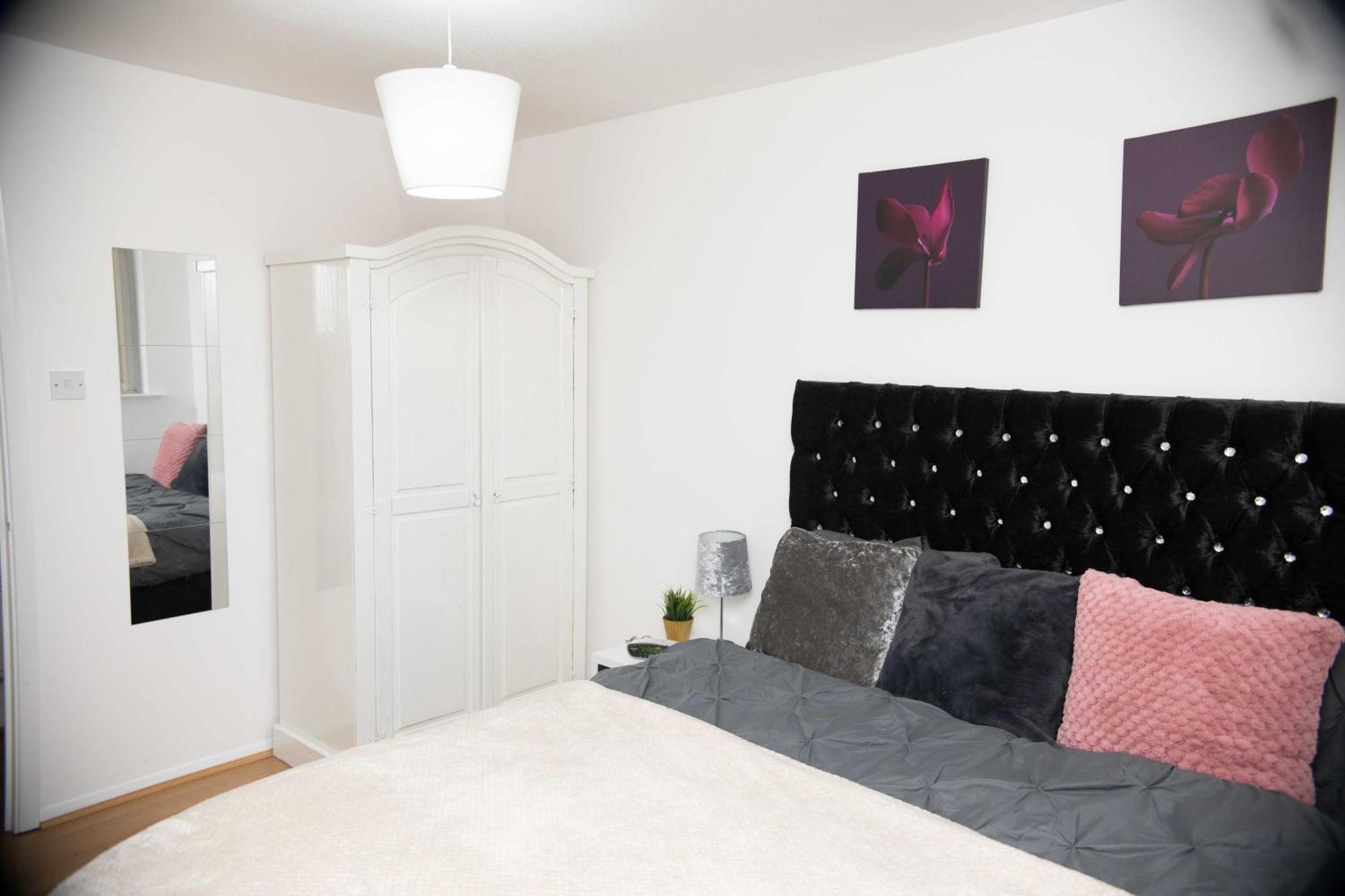 Emerald Excel Airport O2 Apartment London