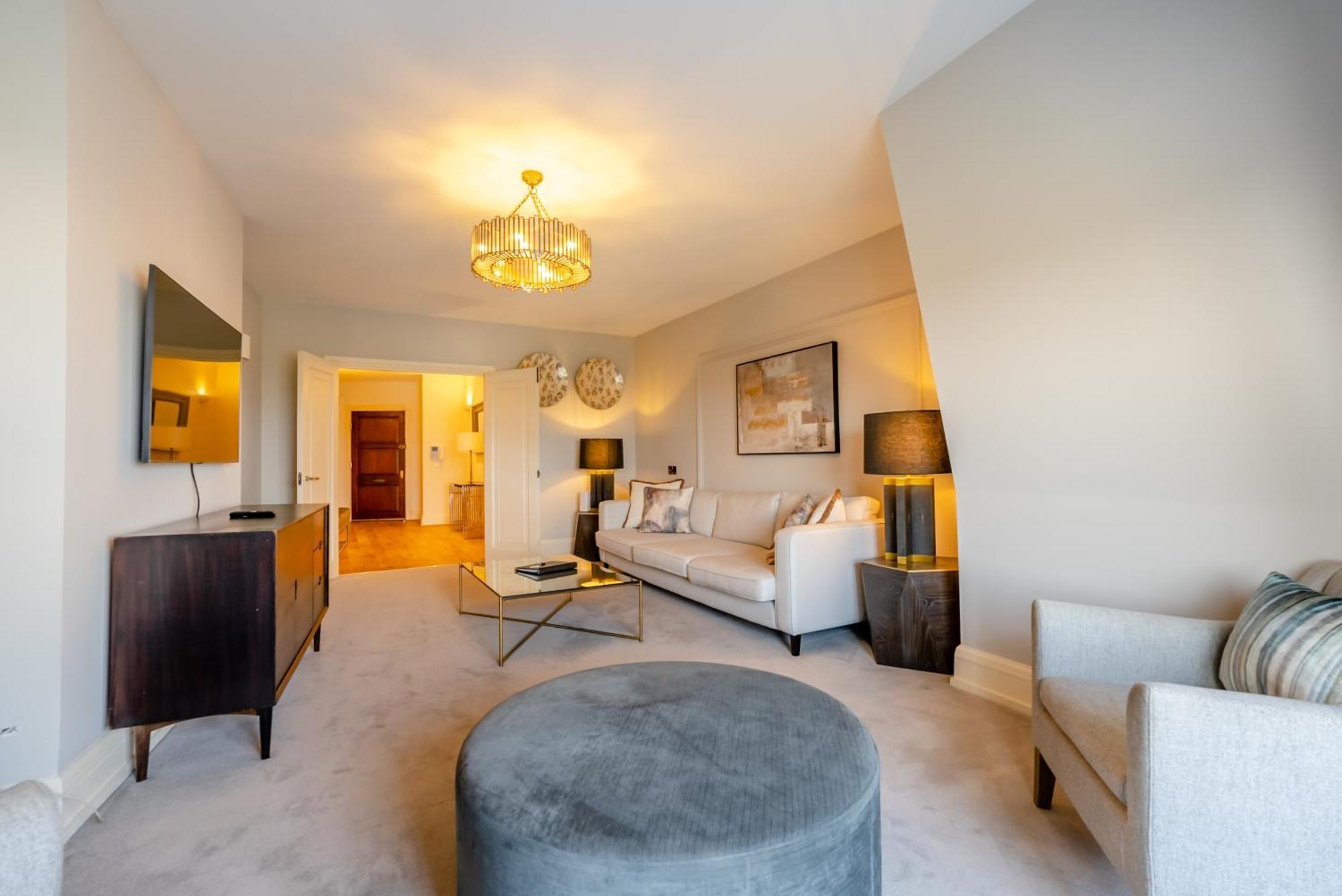 Strathmore Court * Londres