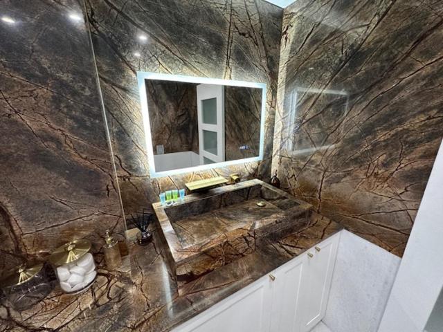 Unique Luxury In The Heart Of London. Air Conditioned With Private Garden Londen