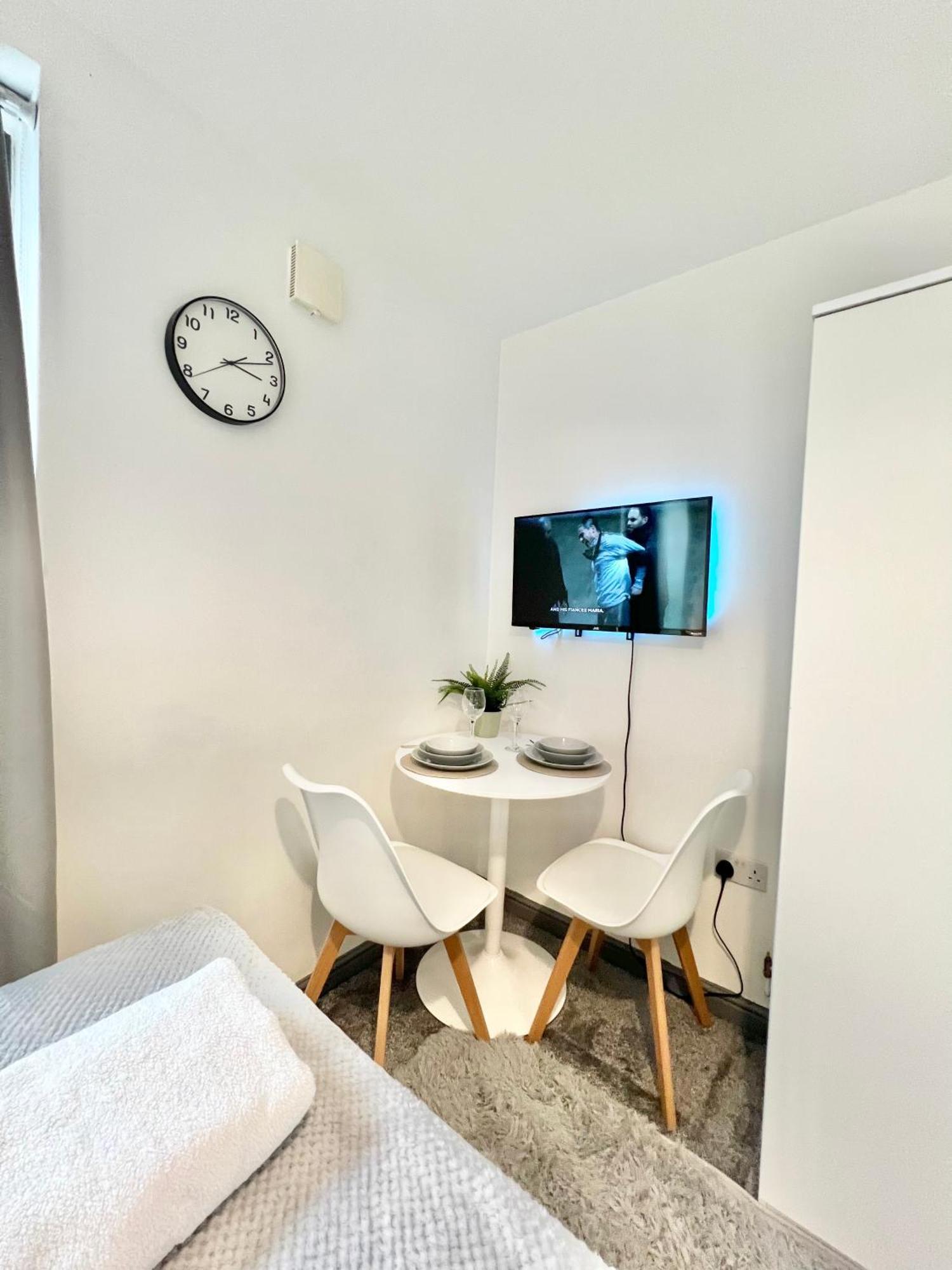 Em Southwark Apartment