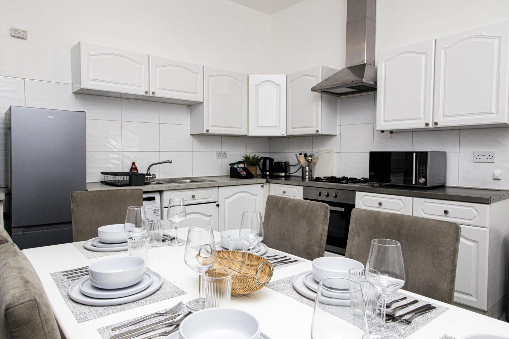 3 Bed, 2 Bath With Terrace & Local Entertainment Apartamento Londres